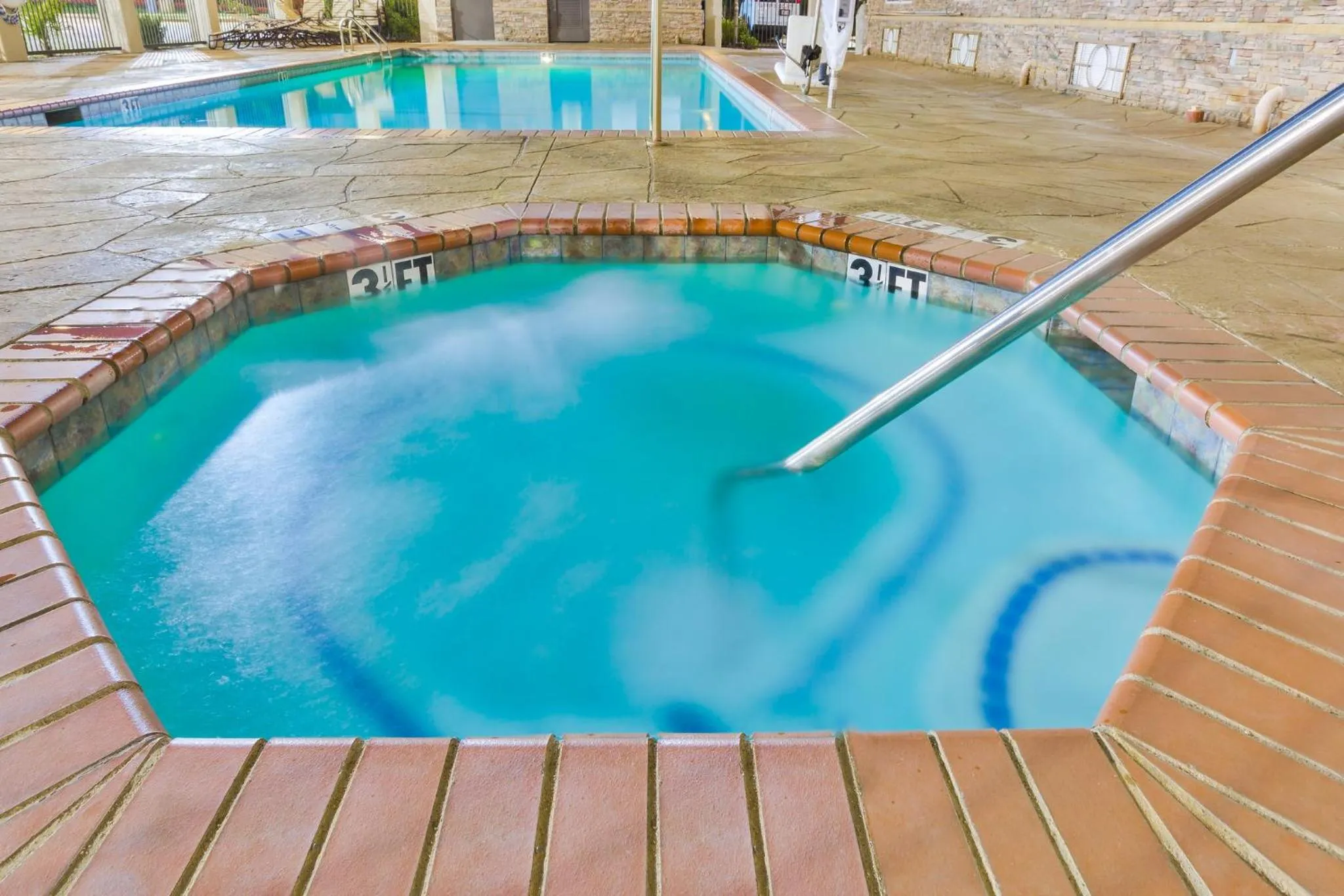 Swimming pool in Holiday Inn Express Palestine by IHG