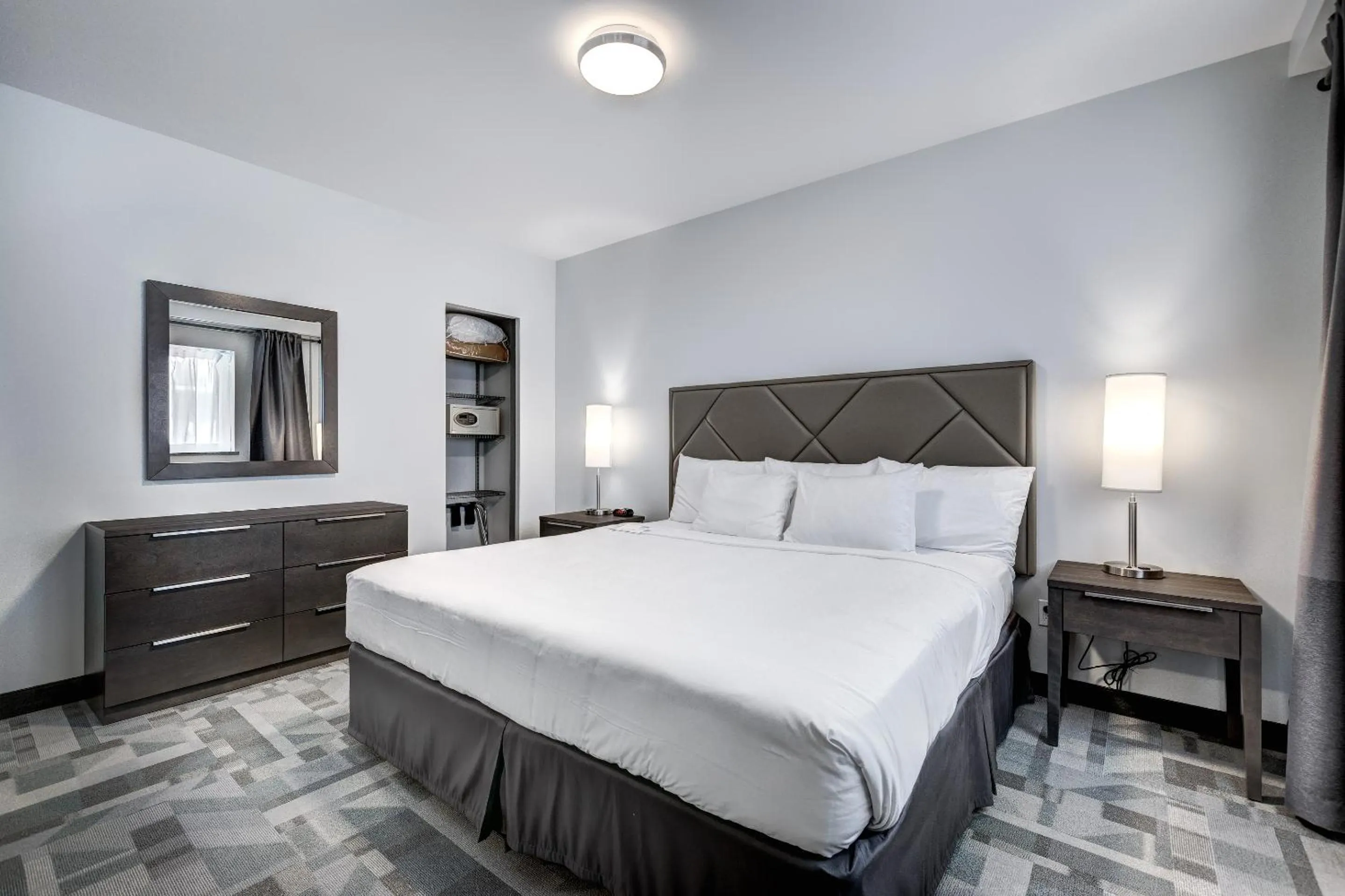 Bedroom in Terrasse Royale Hotel