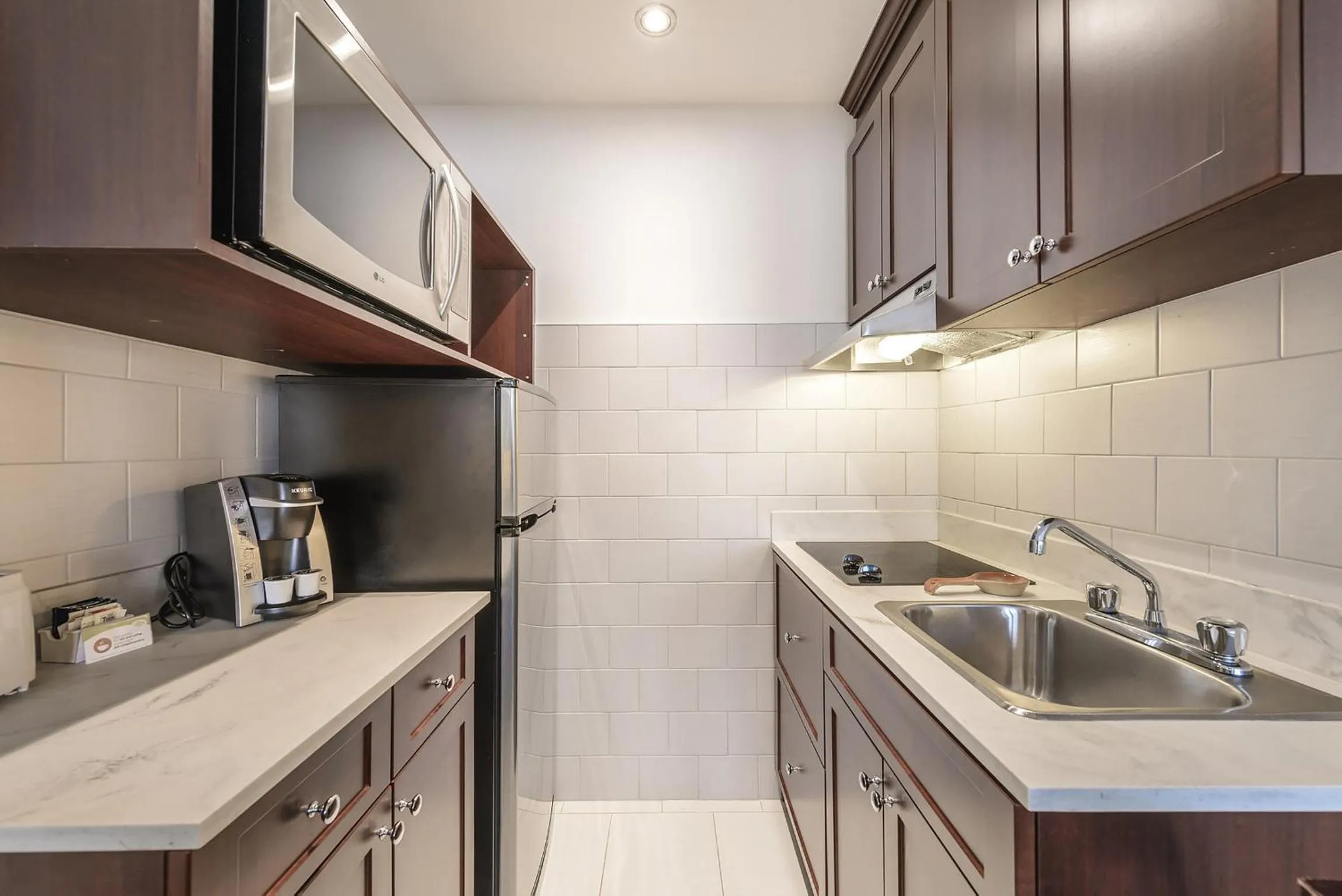 Coffee/tea facilities in Terrasse Royale Hotel