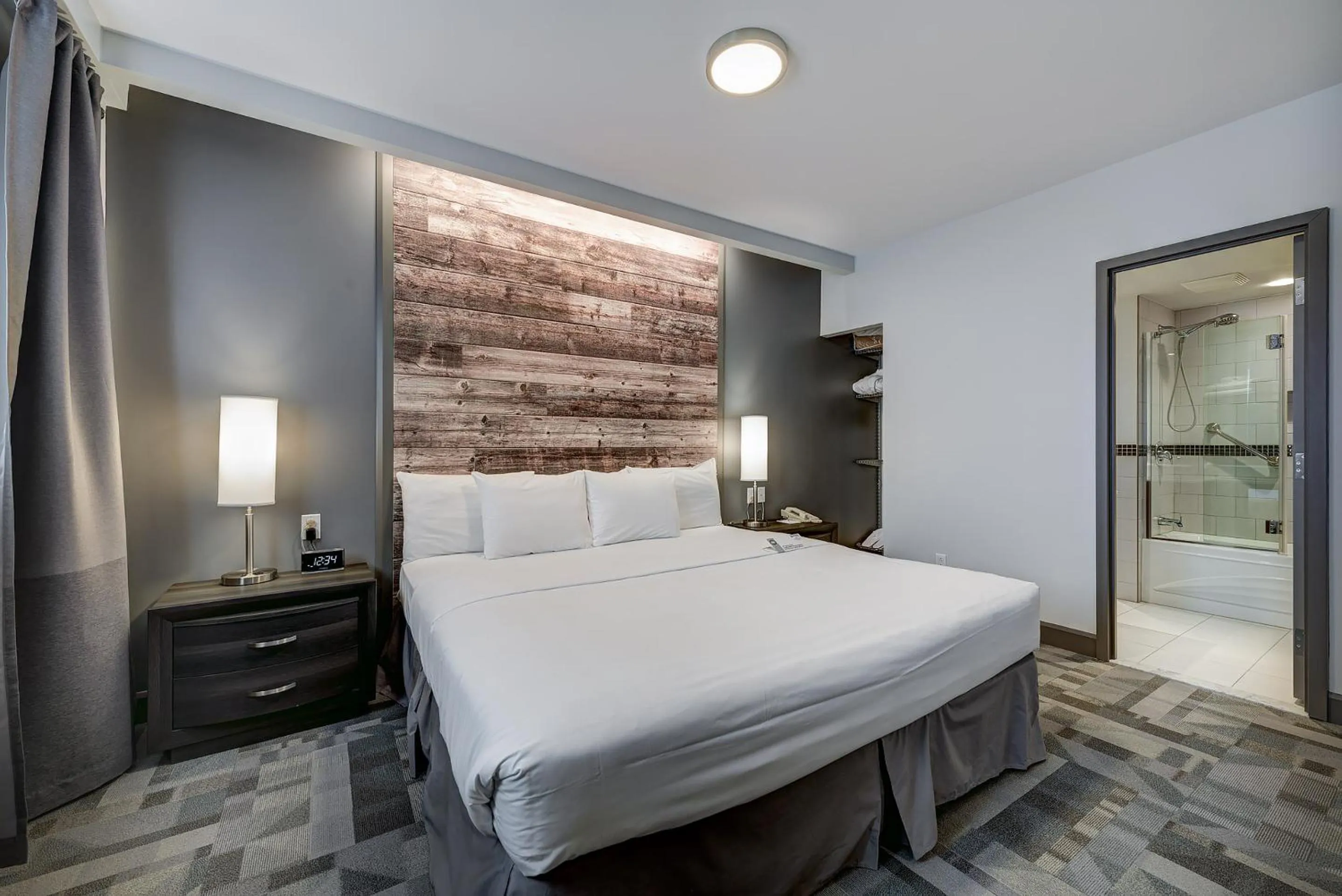 Bedroom in Terrasse Royale Hotel