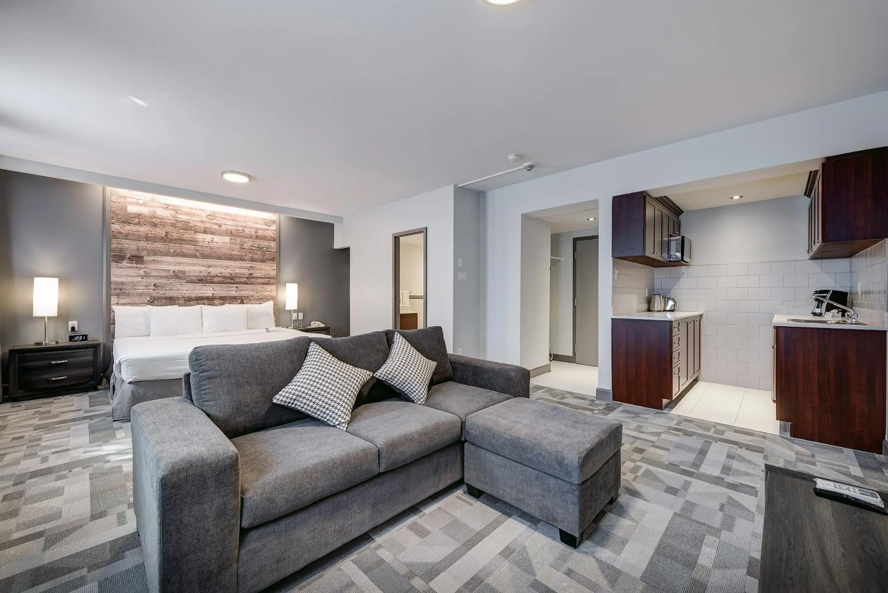 Bedroom in Terrasse Royale Hotel