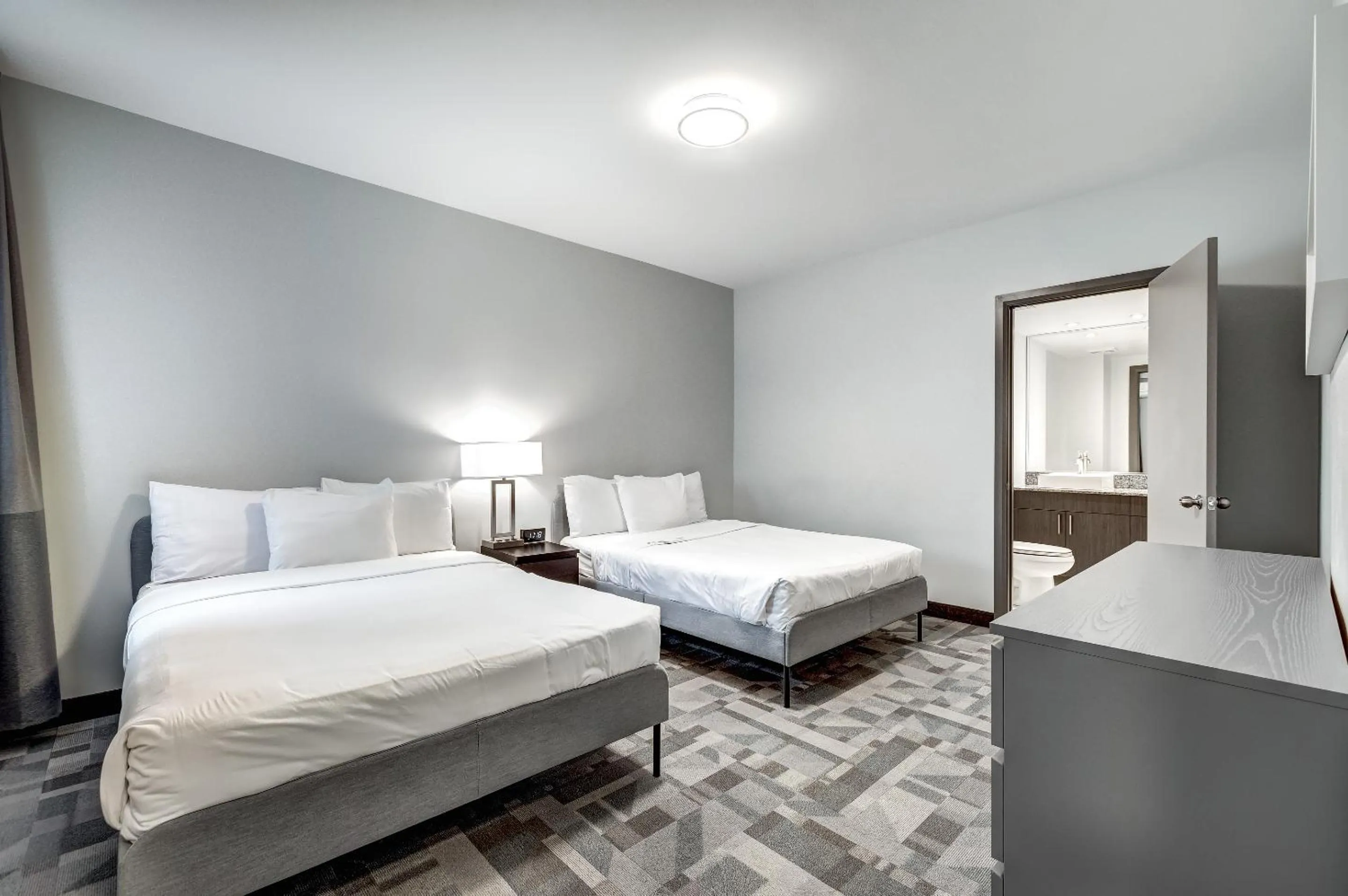 Bedroom in Terrasse Royale Hotel