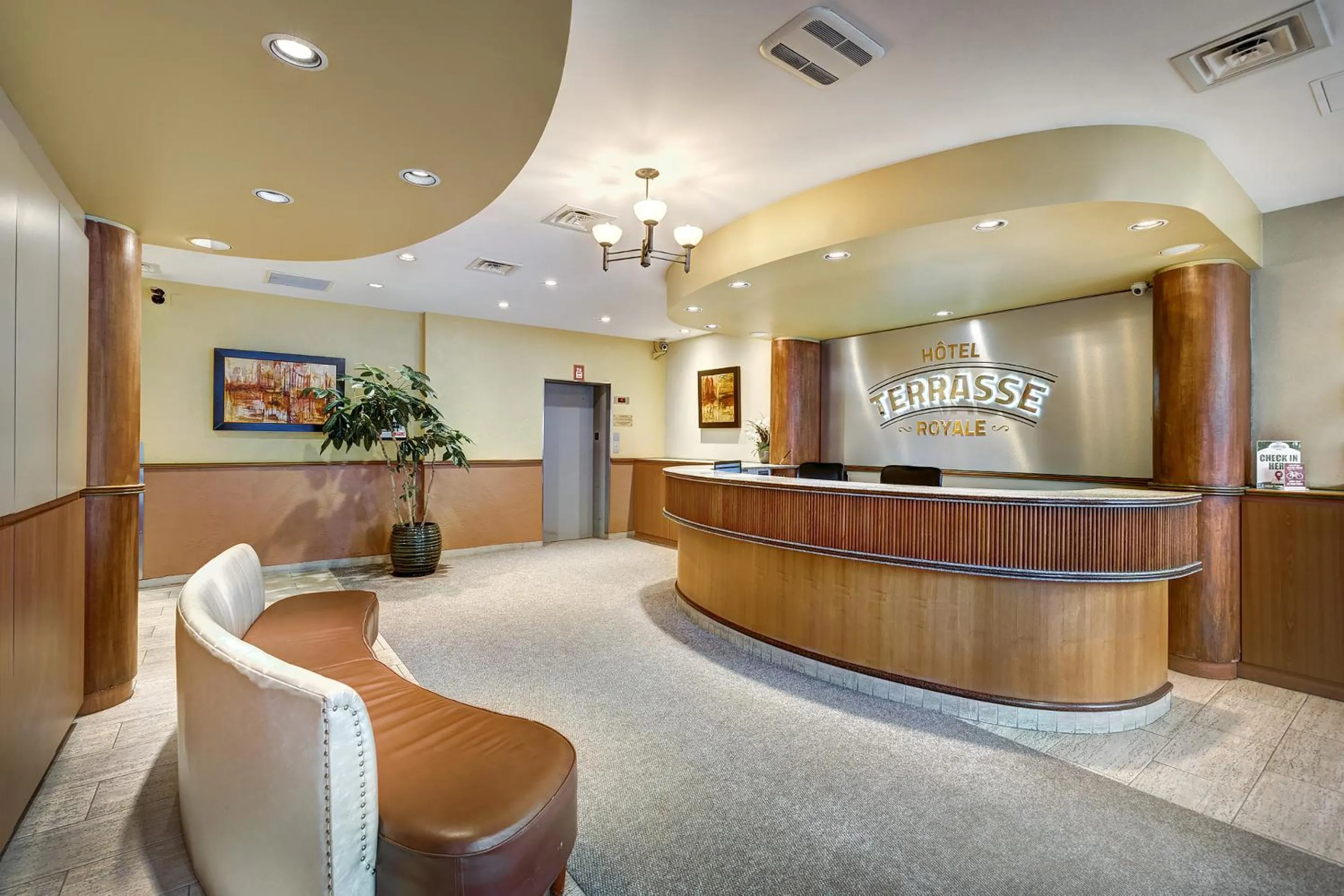 Lobby or reception in Terrasse Royale Hotel