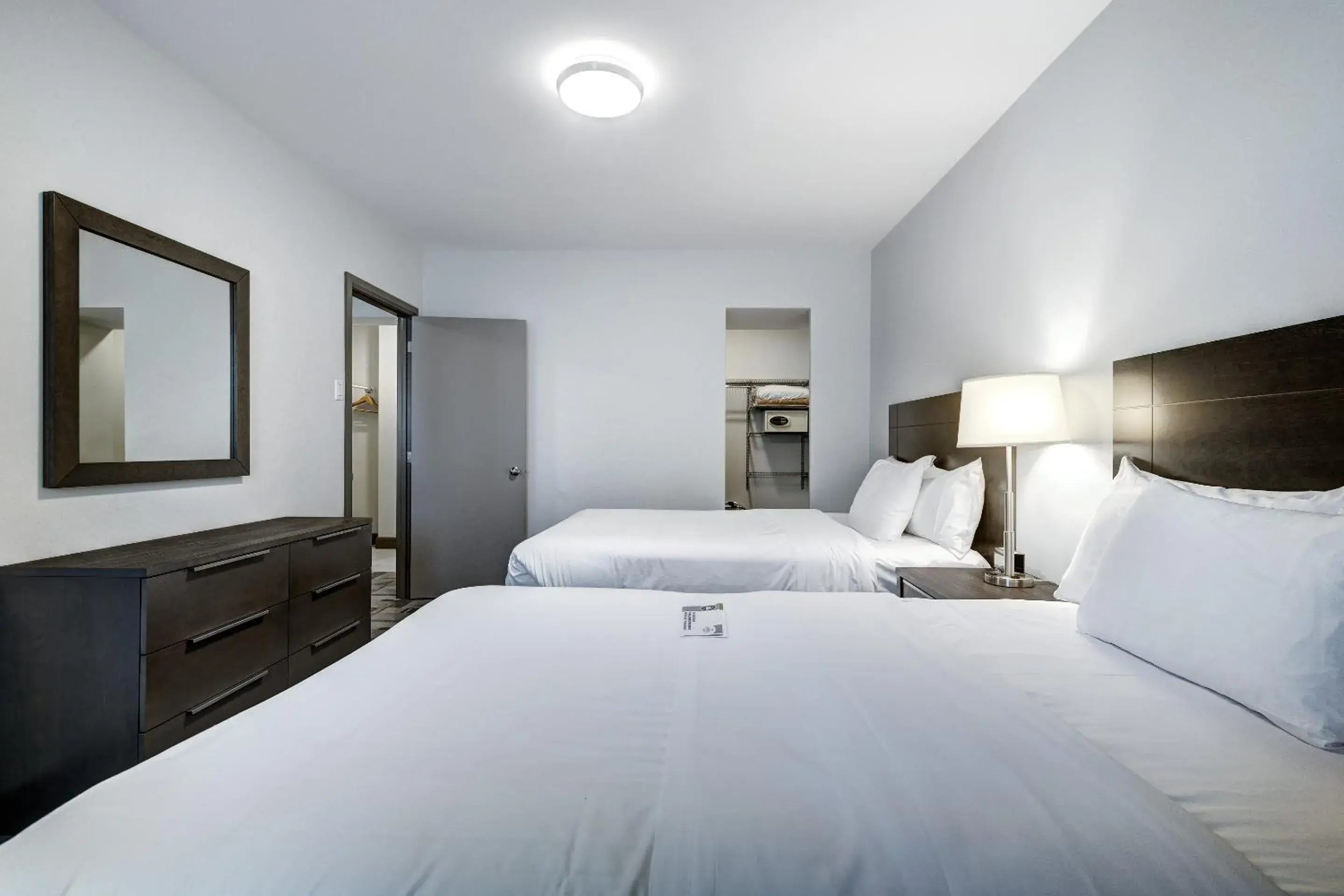 Superior Suite with Two Double Beds in Terrasse Royale Hotel Superior Suite with Two Double Beds in Terrasse Royale Hotel