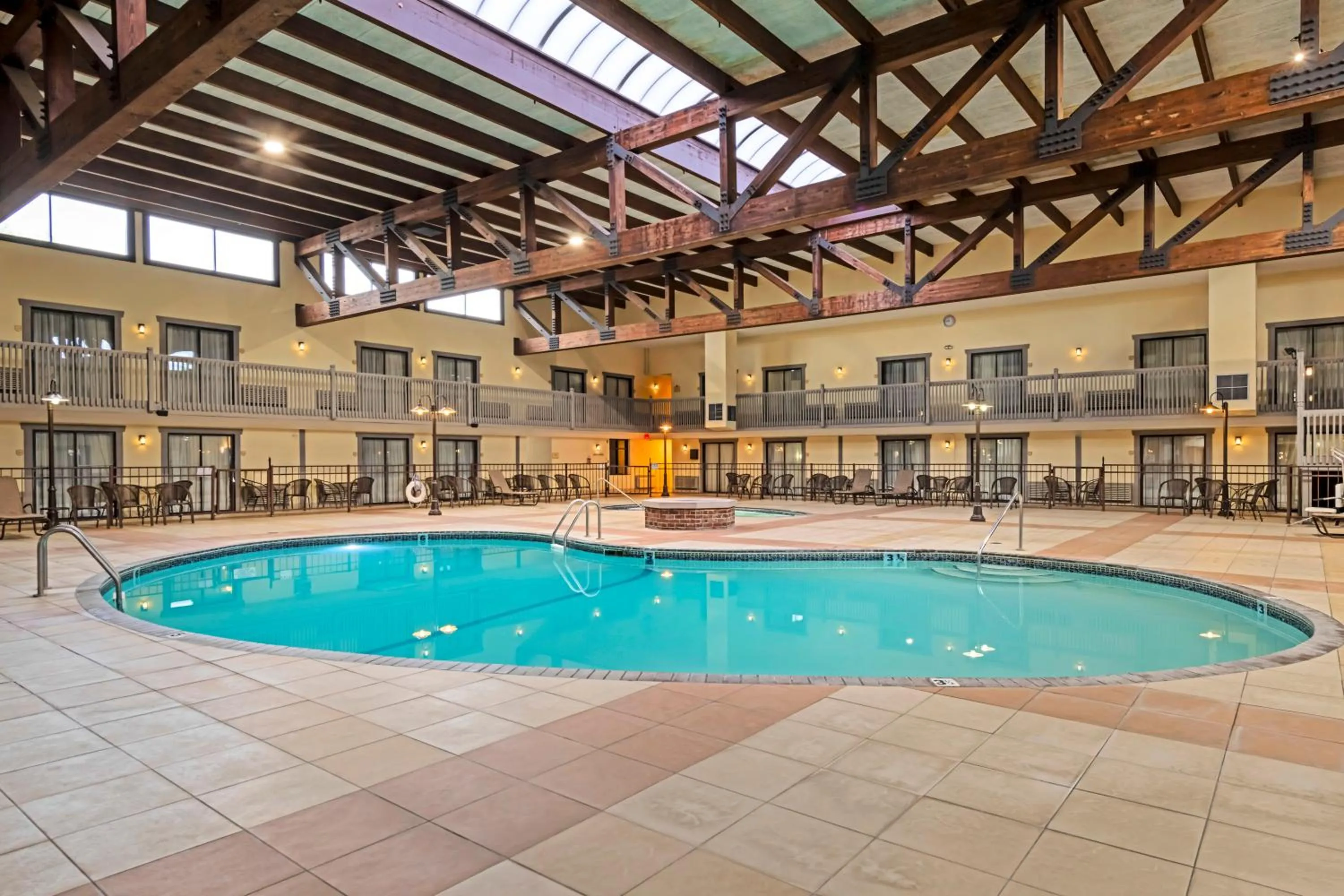 Swimming pool in Best Western Plus New Ulm