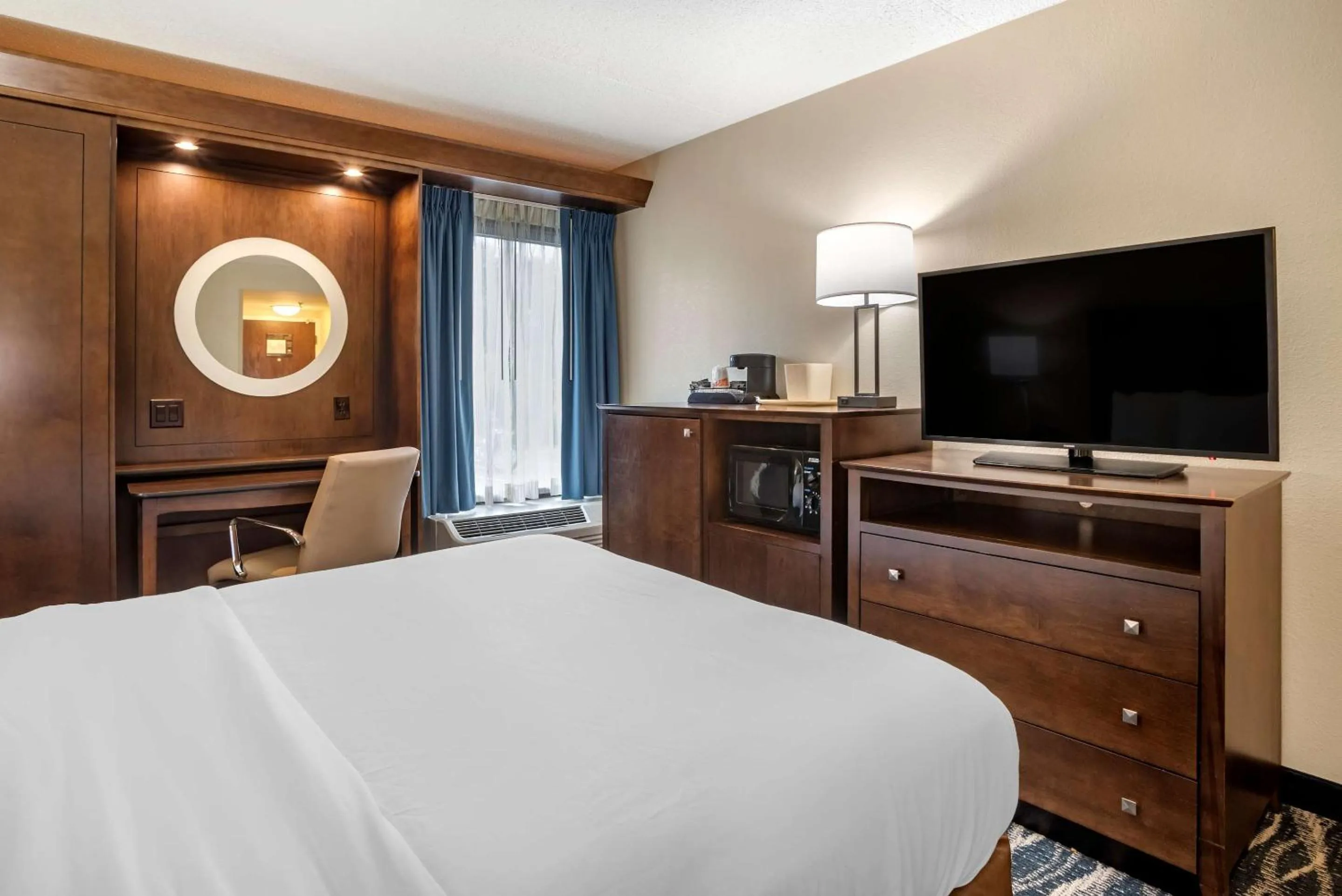 Bedroom, Bed in Comfort Inn & Suites Newark - Wilmington