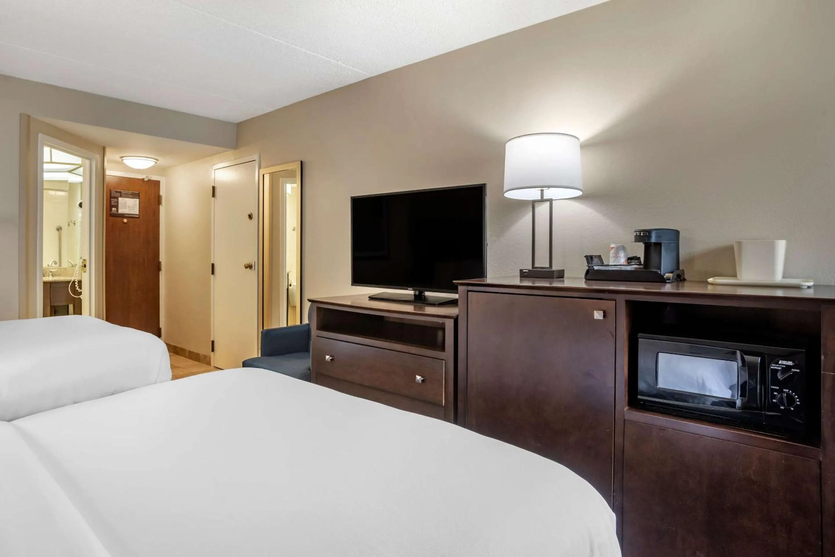 Bedroom, Bed in Comfort Inn & Suites Newark - Wilmington