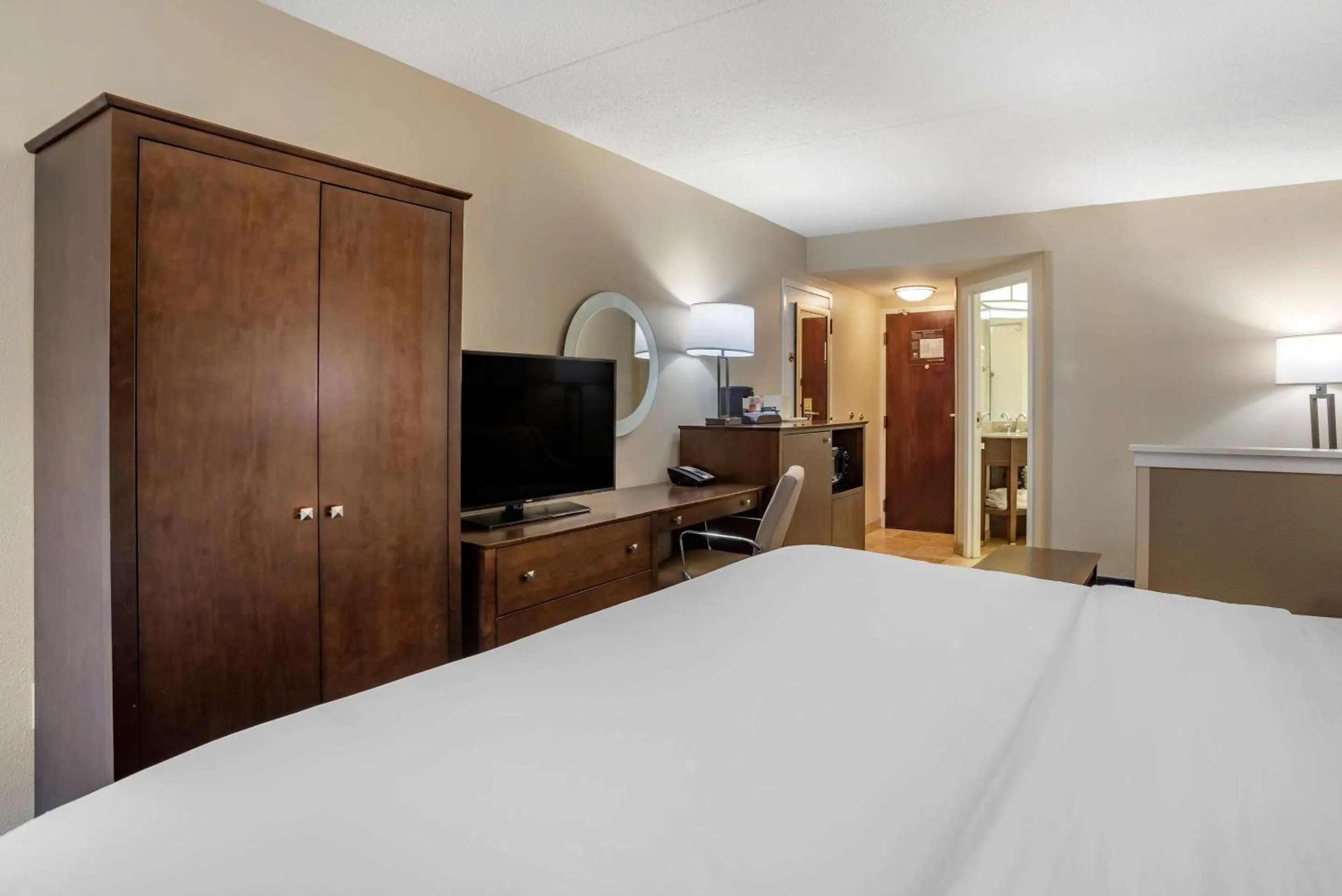 Bedroom, Bed in Comfort Inn & Suites Newark - Wilmington