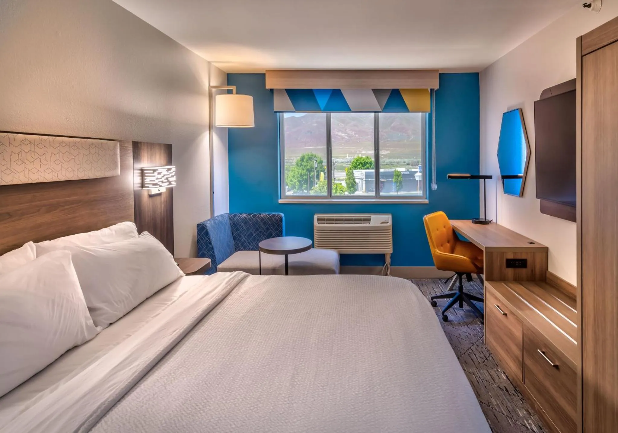 Photo of the whole room, Bed in Holiday Inn Express Winnemucca by IHG