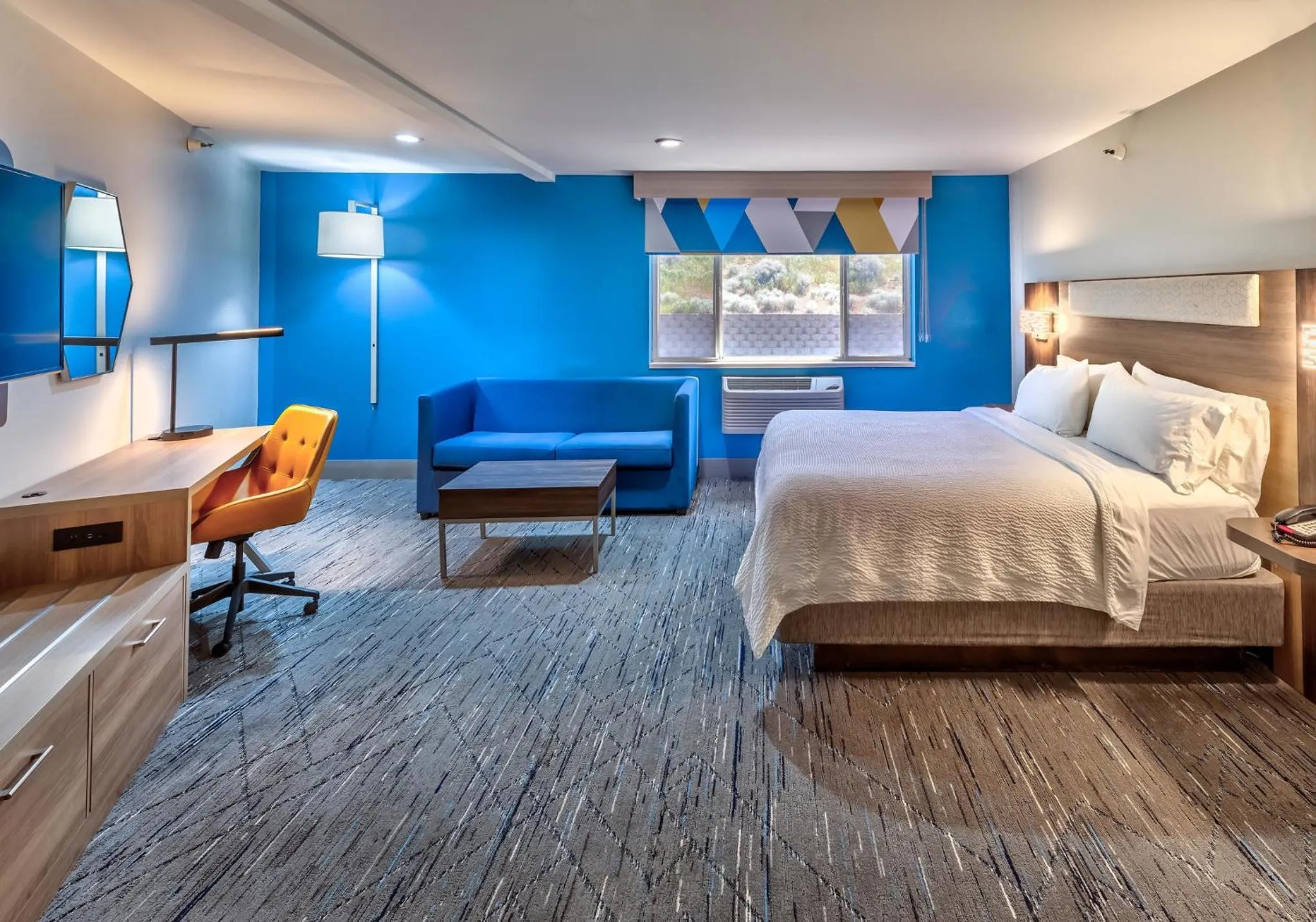 Photo of the whole room, Bed in Holiday Inn Express Winnemucca by IHG