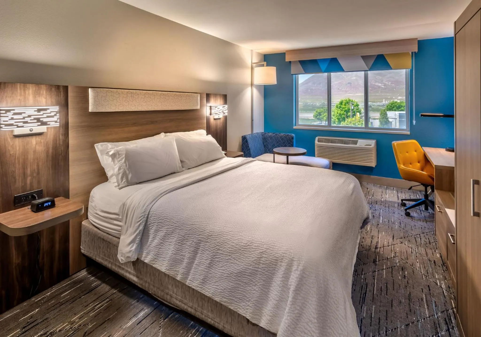 Photo of the whole room, Bed in Holiday Inn Express Winnemucca by IHG