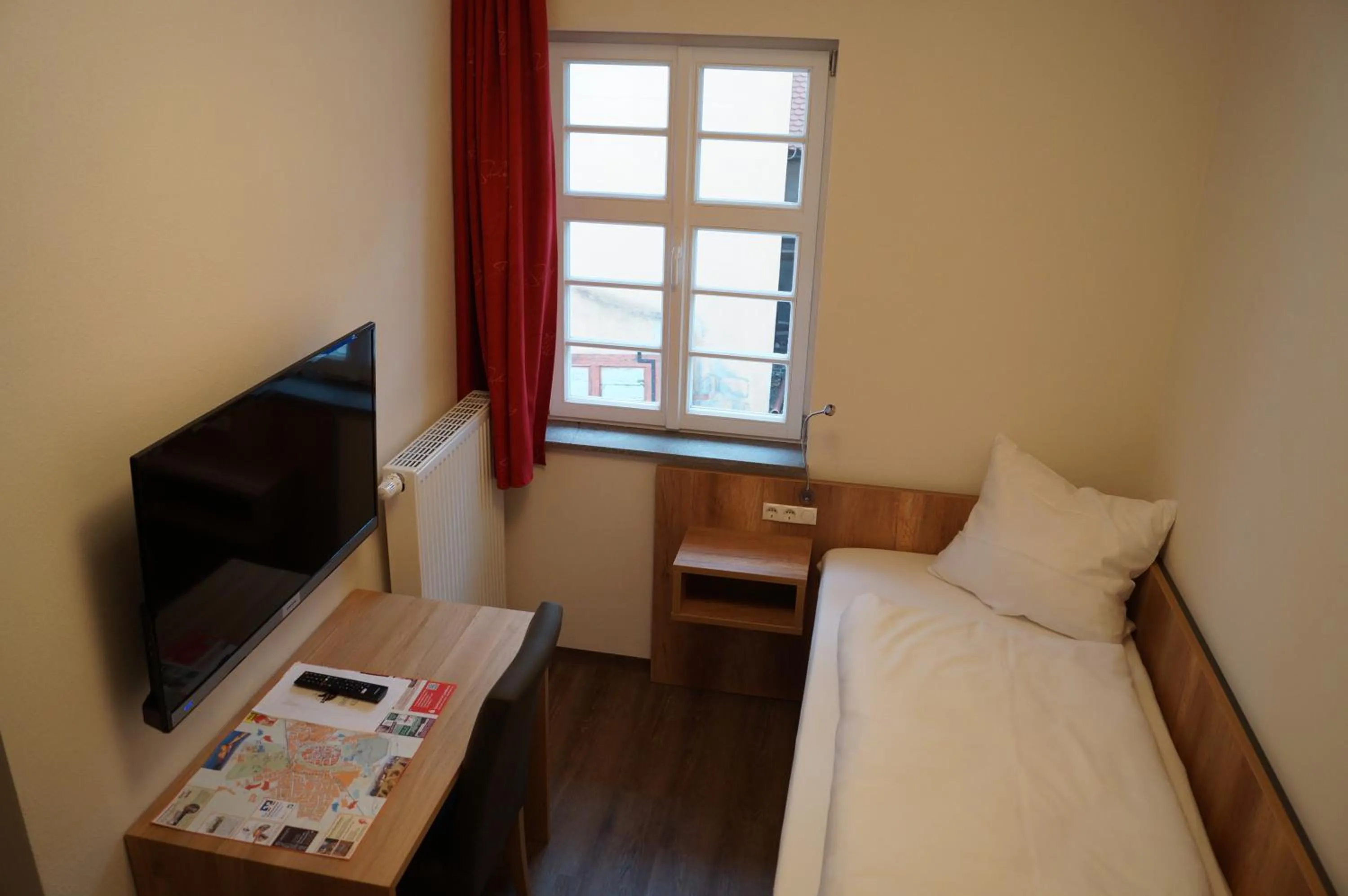 Single Room with Private Bathroom in Braumeister Döbler - Ferienwohnungen