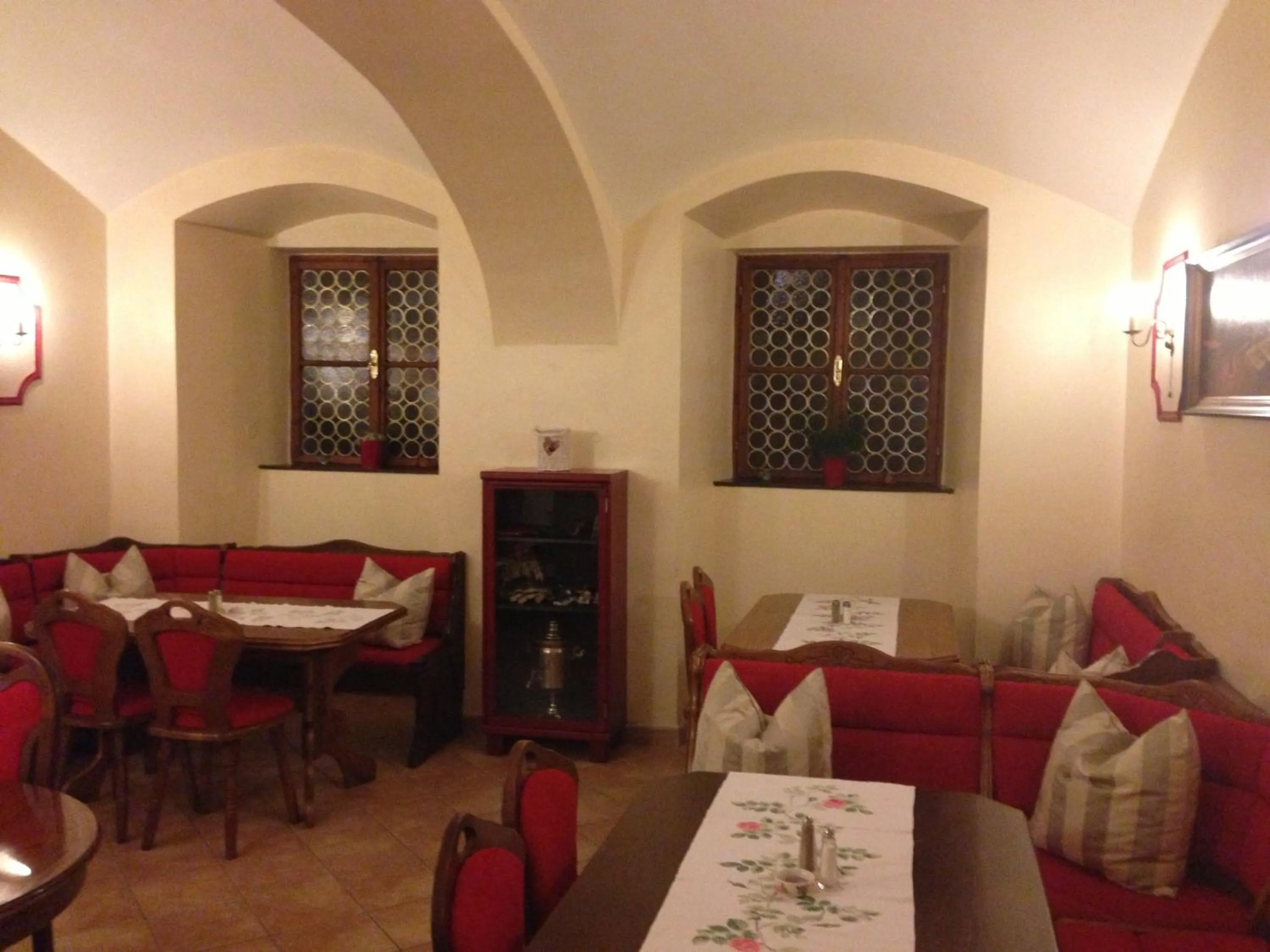 Restaurant/places to eat in Garni Hotel St Anna