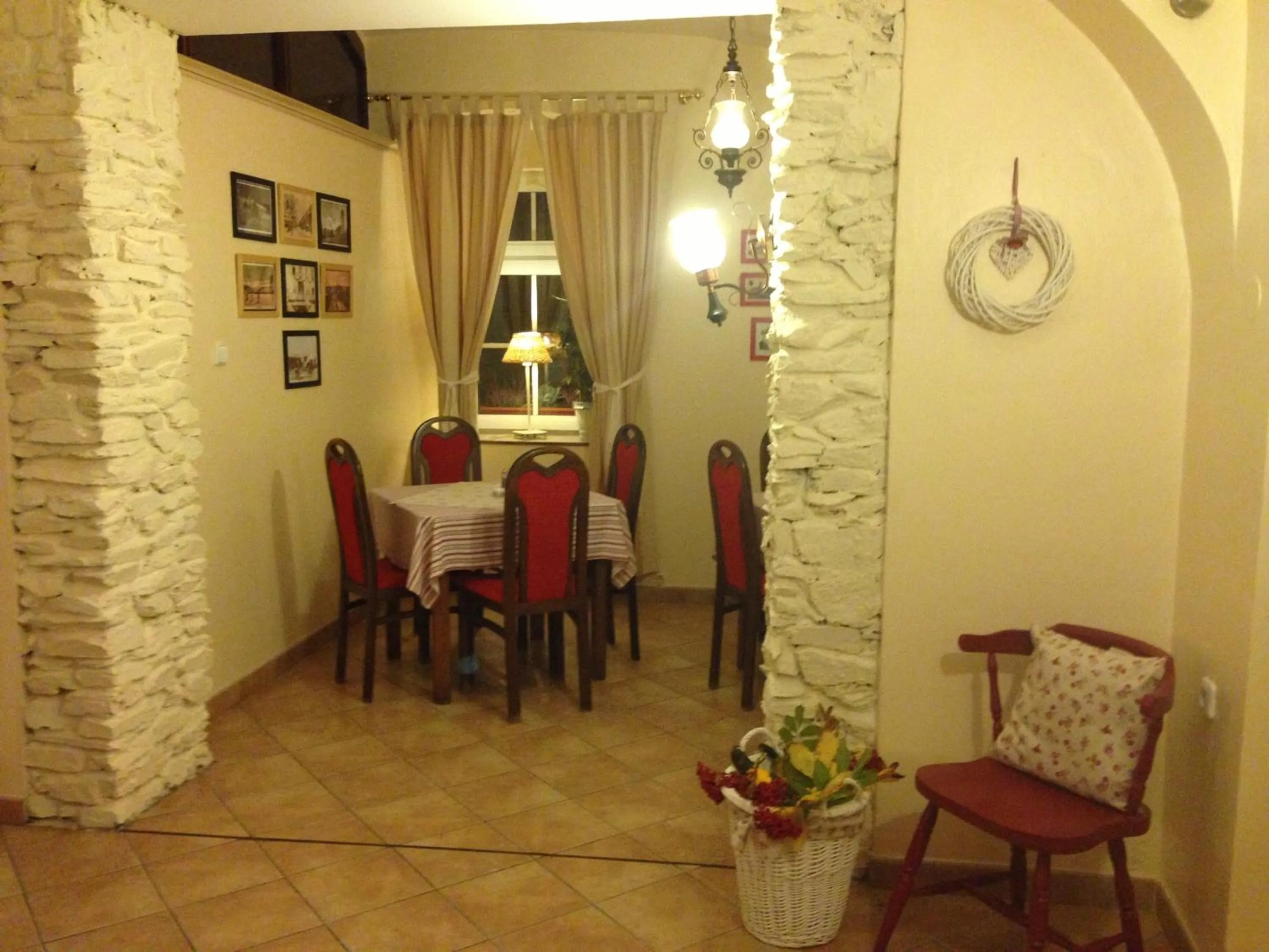 Restaurant/places to eat in Garni Hotel St Anna