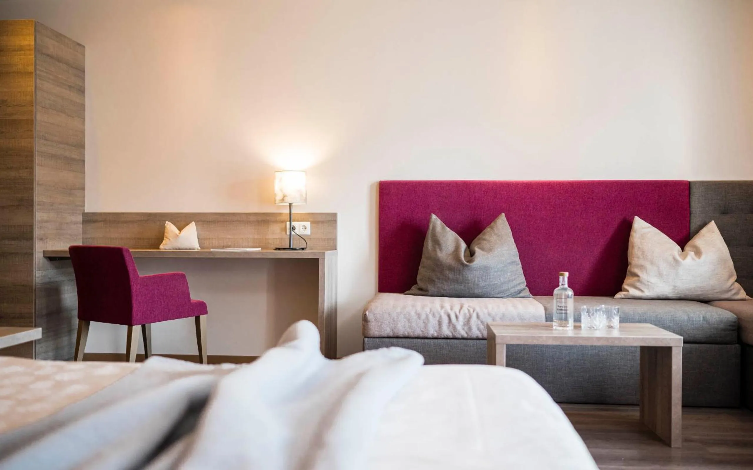 Photo of the whole room, Bed in Rösslwirt