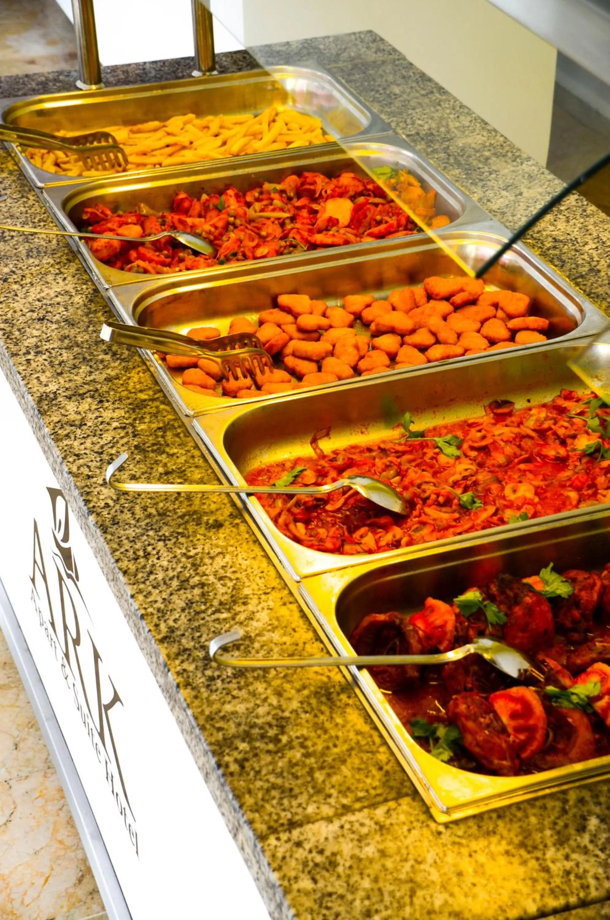 Restaurant/places to eat in Ark Apart and Suite Hotel