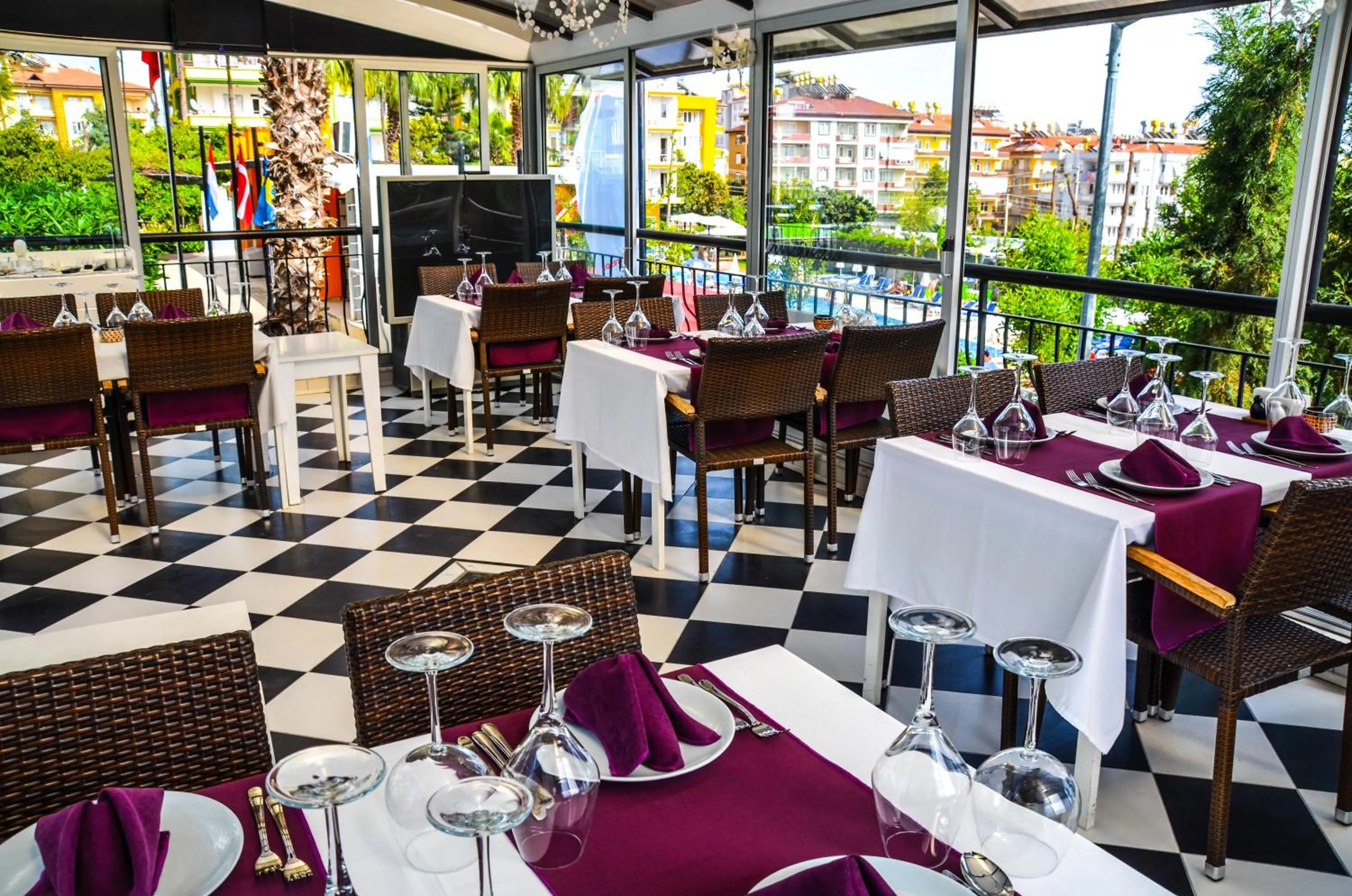 Restaurant/places to eat in Ark Apart and Suite Hotel