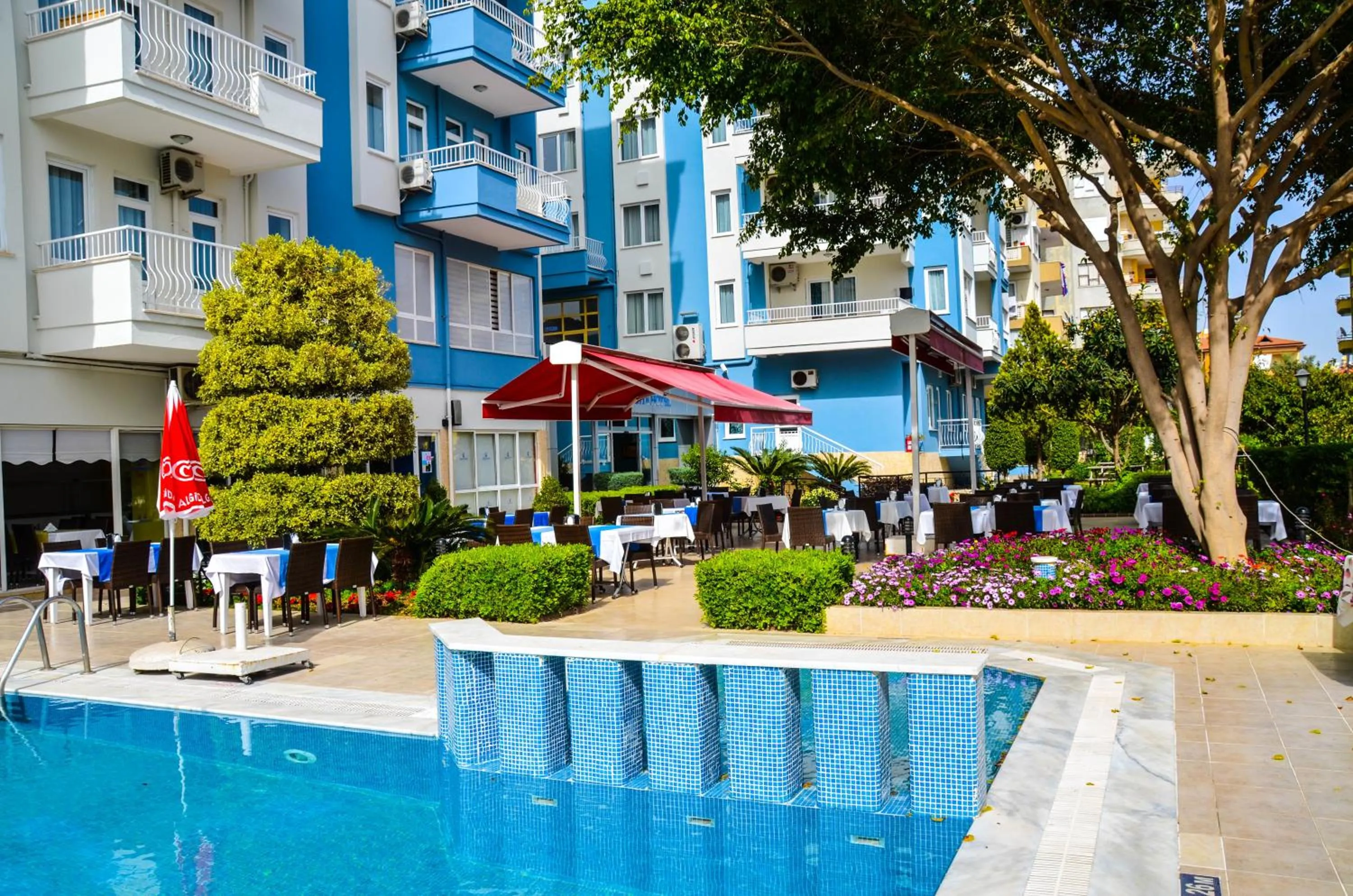 Restaurant/places to eat in Ark Apart and Suite Hotel