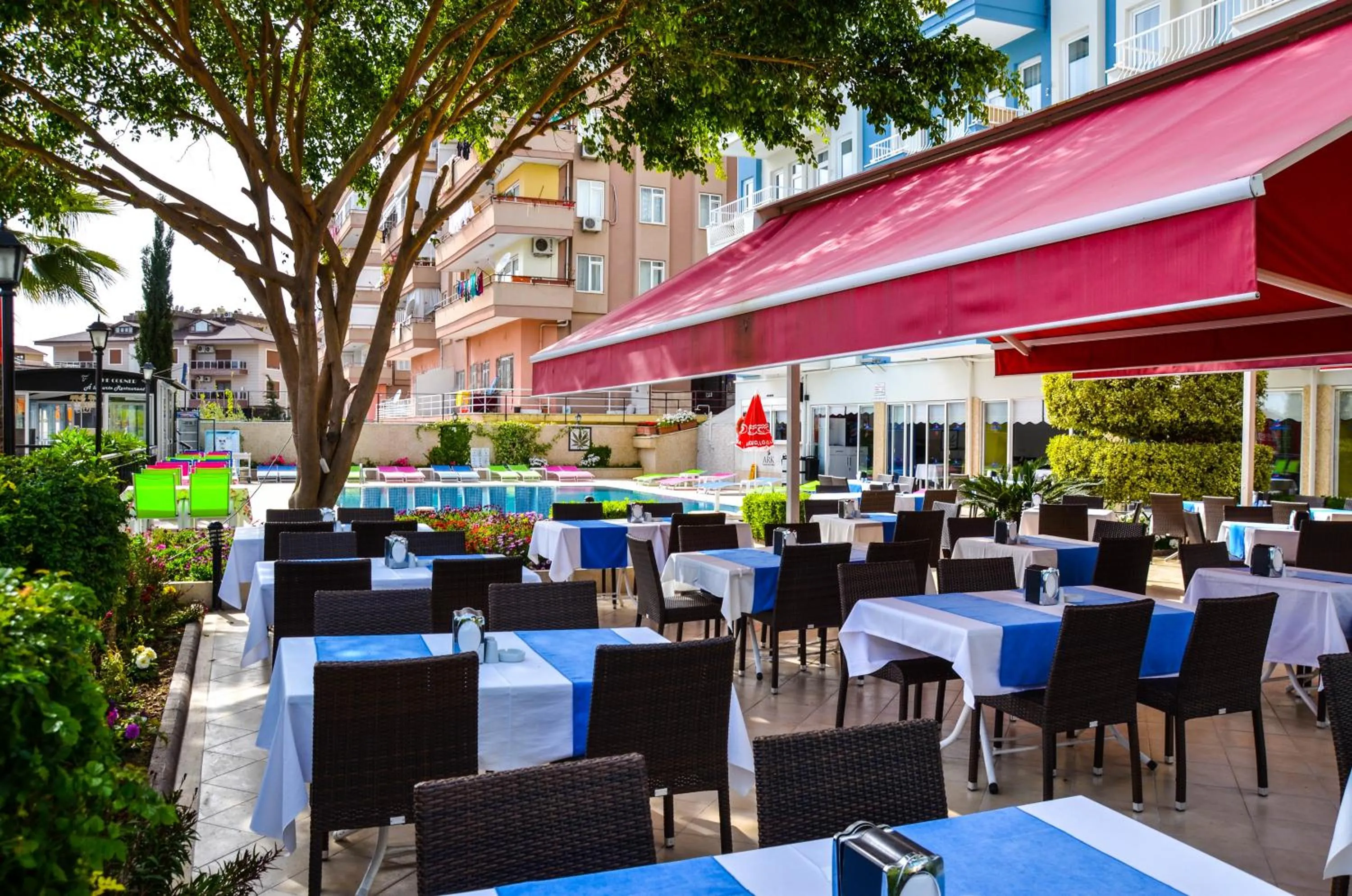 Restaurant/places to eat in Ark Apart and Suite Hotel