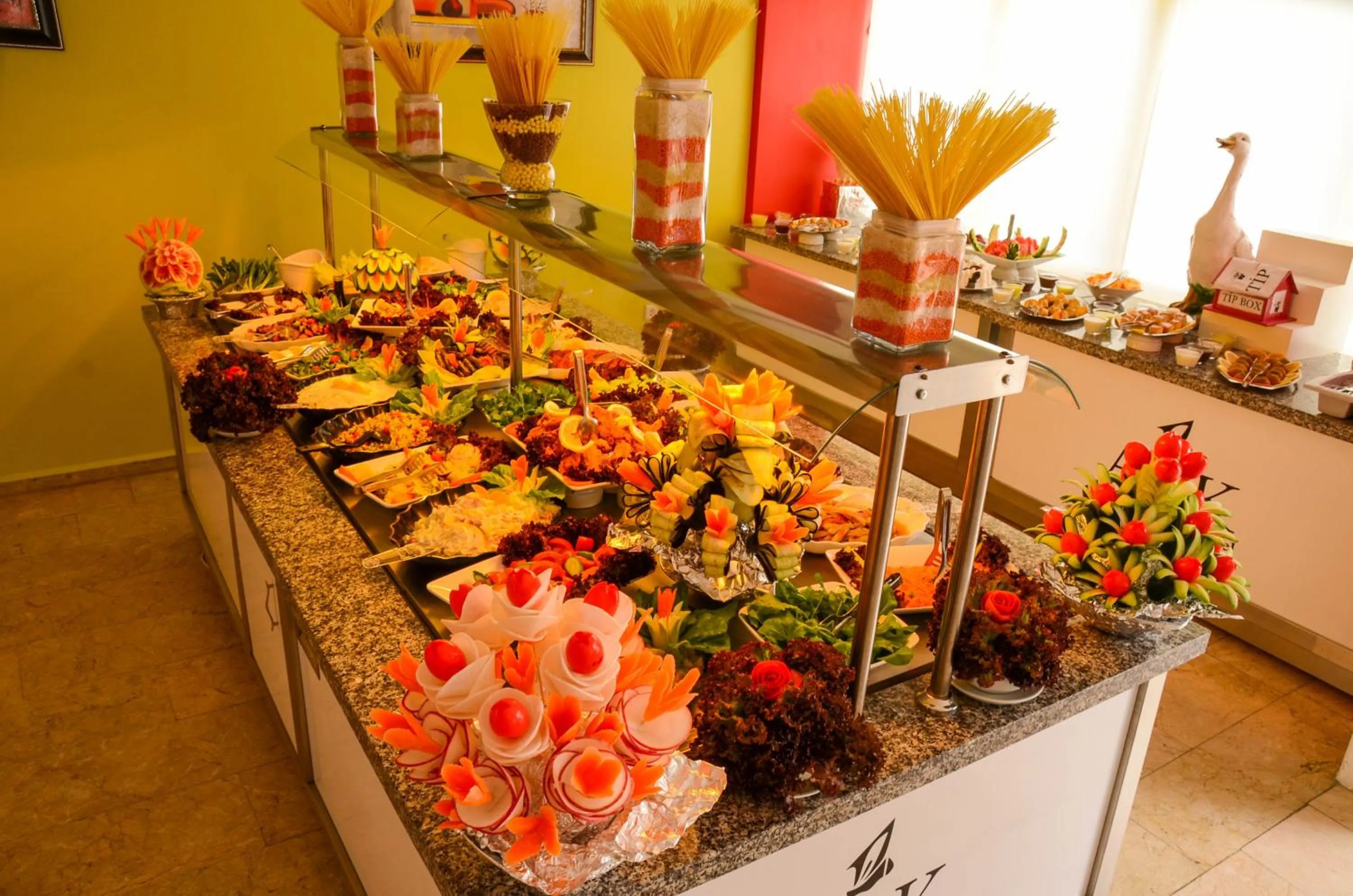 Restaurant/places to eat in Ark Apart and Suite Hotel