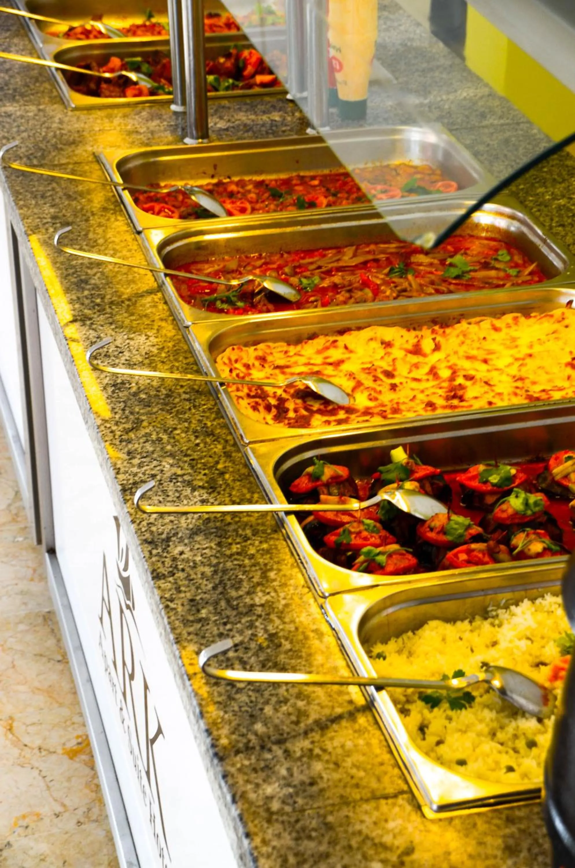 Restaurant/places to eat in Ark Apart and Suite Hotel