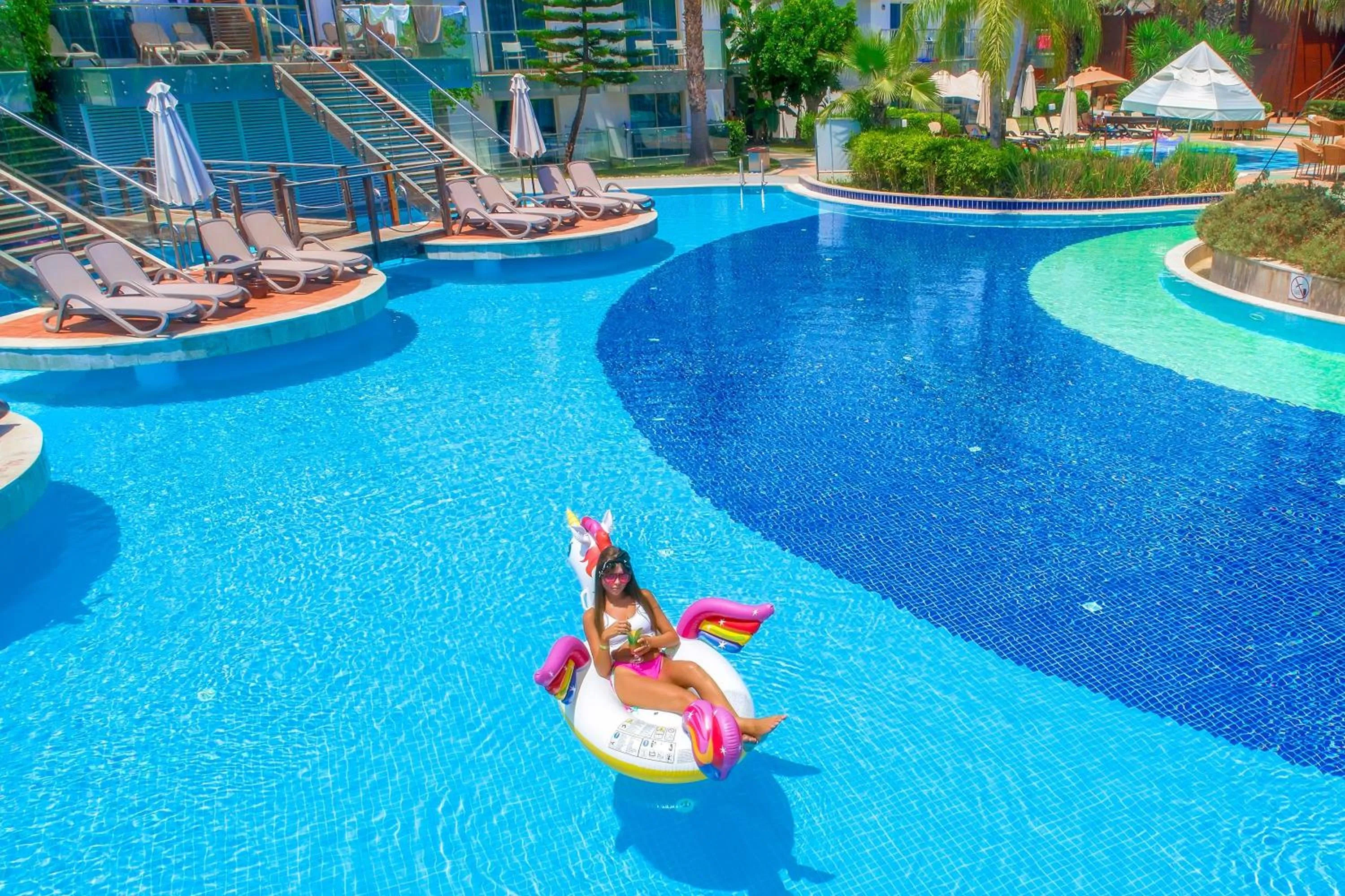 Swimming pool in Long Beach Alanya - Ultra All Inclusive