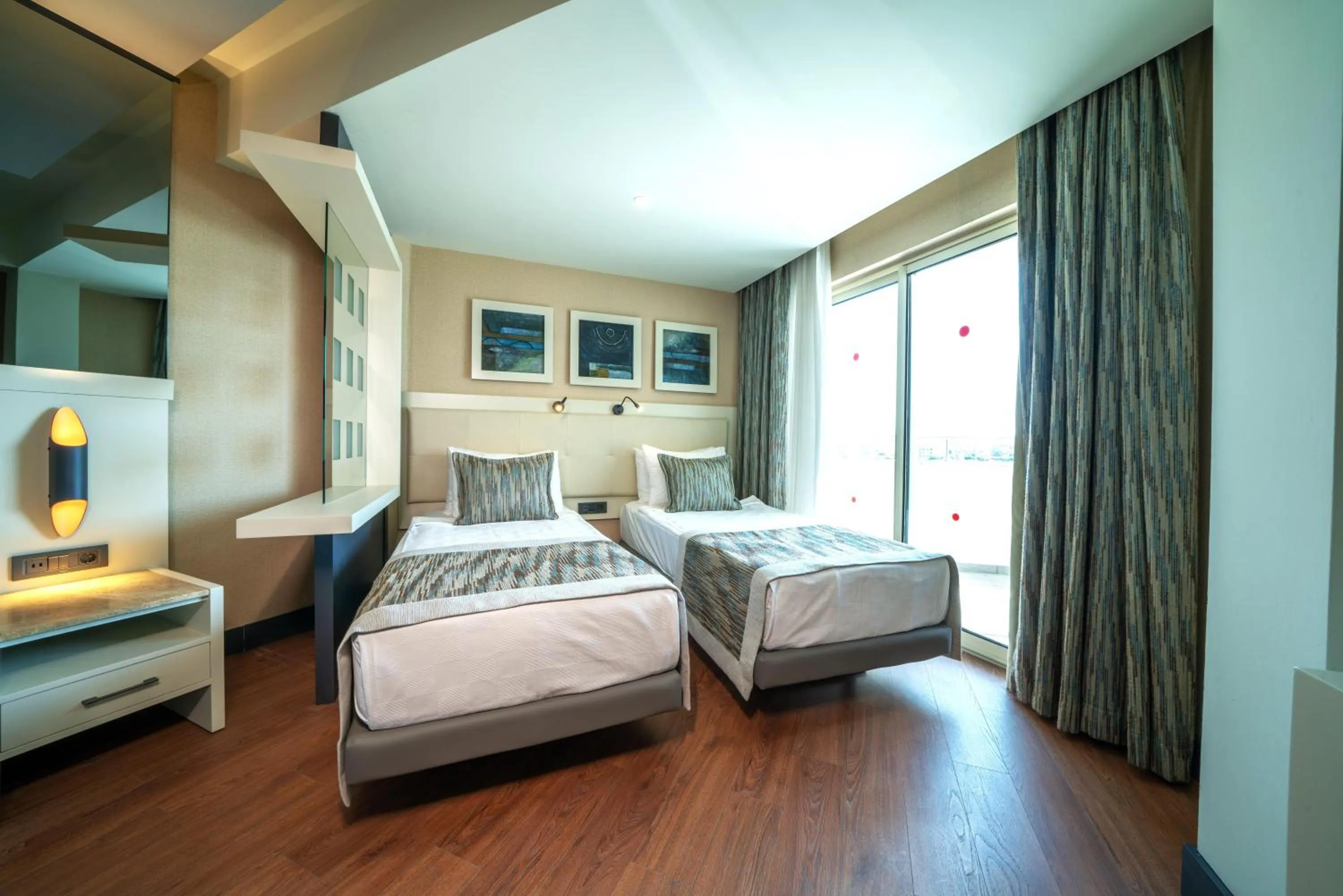 Photo of the whole room, Bed in Long Beach Alanya - Ultra All Inclusive