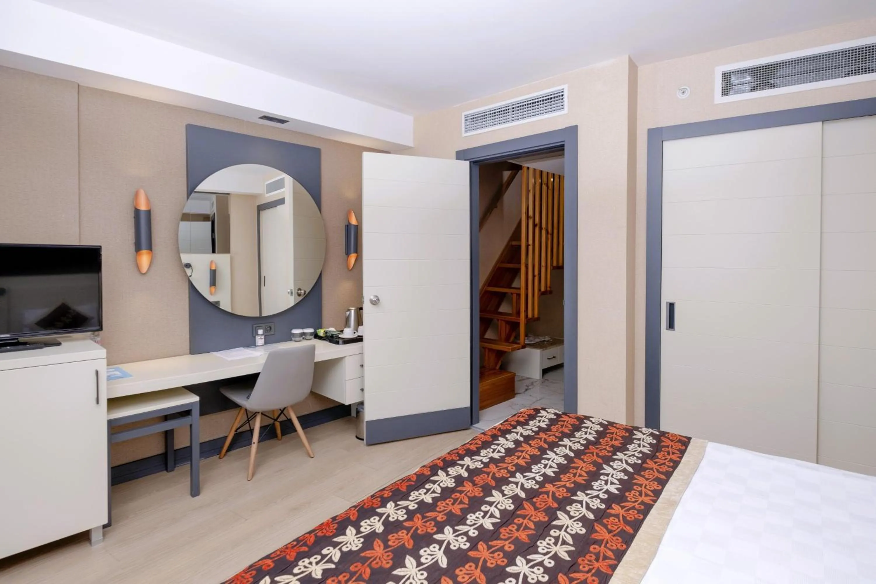 Photo of the whole room, Bed in Long Beach Alanya - Ultra All Inclusive