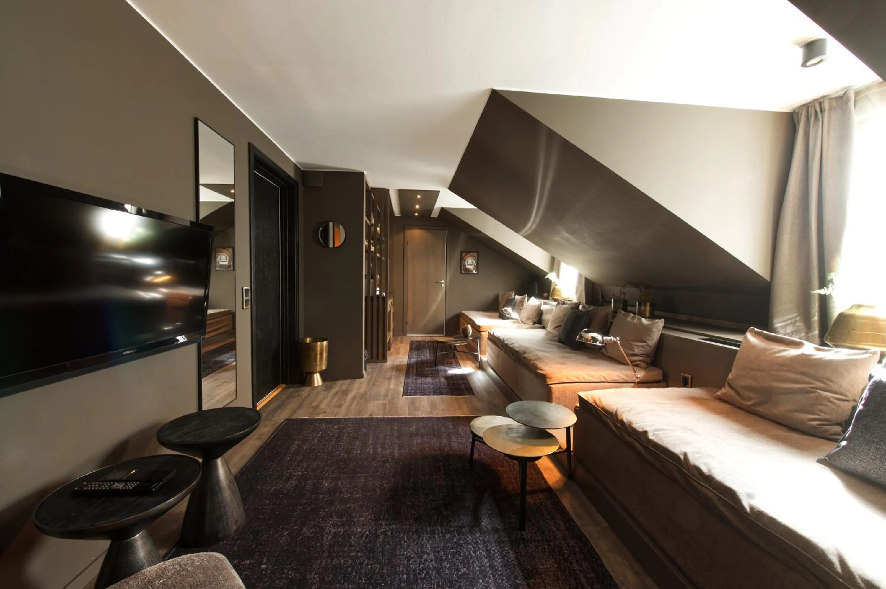 TV and multimedia, Bed in The Lamp Hotel & Spa