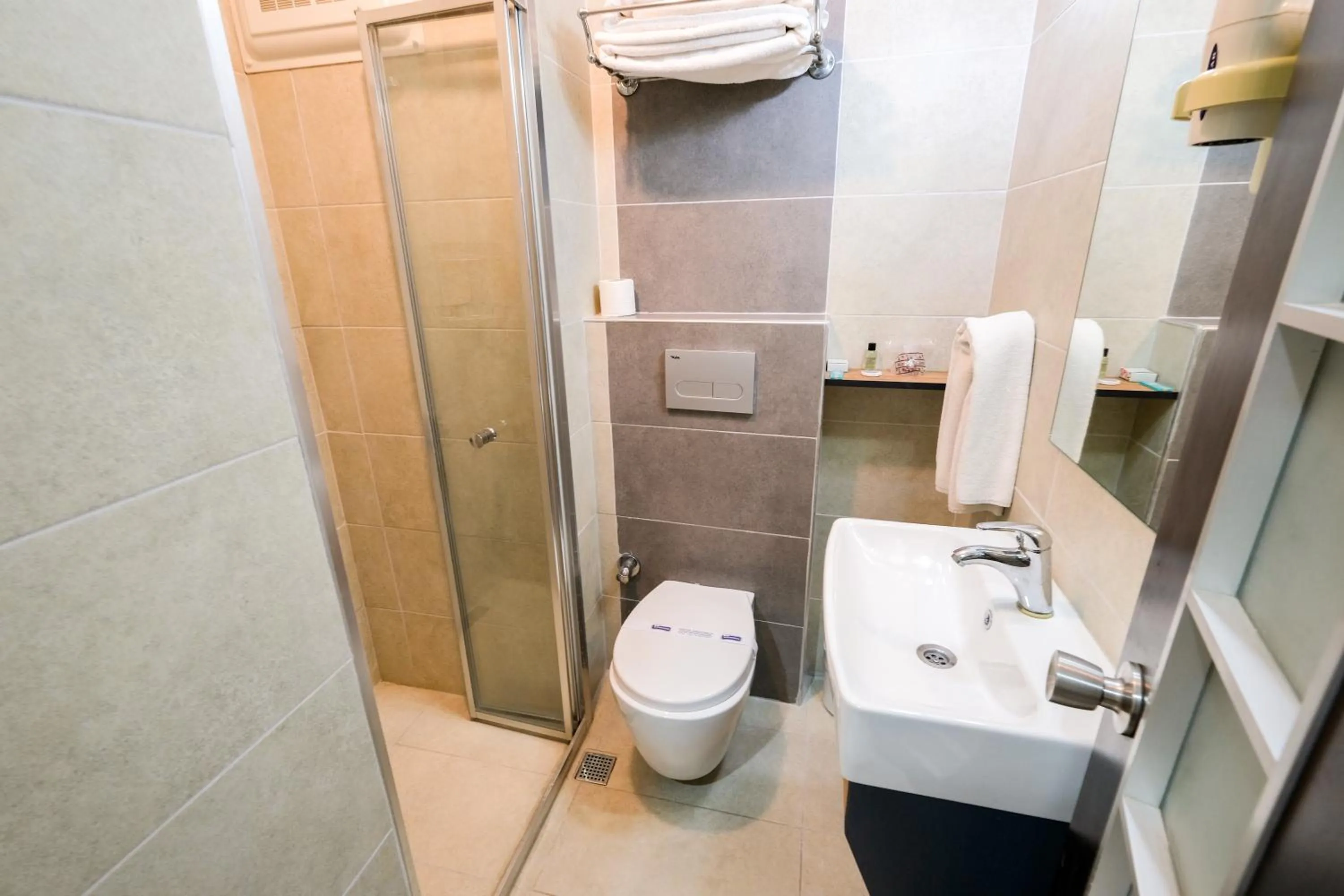 Shower in Wien Star Hotel, Adults Only