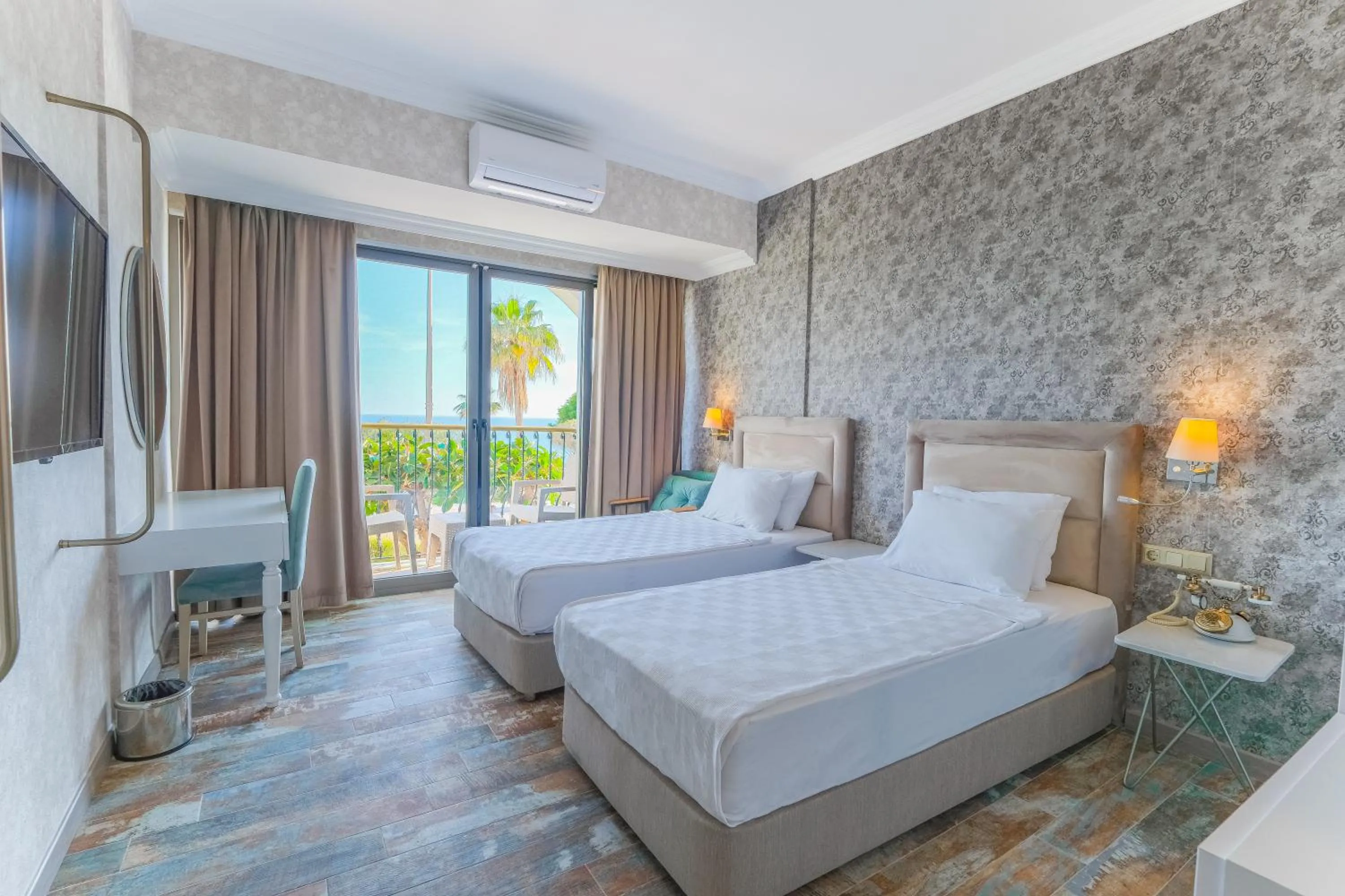 Bed in Wien Star Hotel, Adults Only