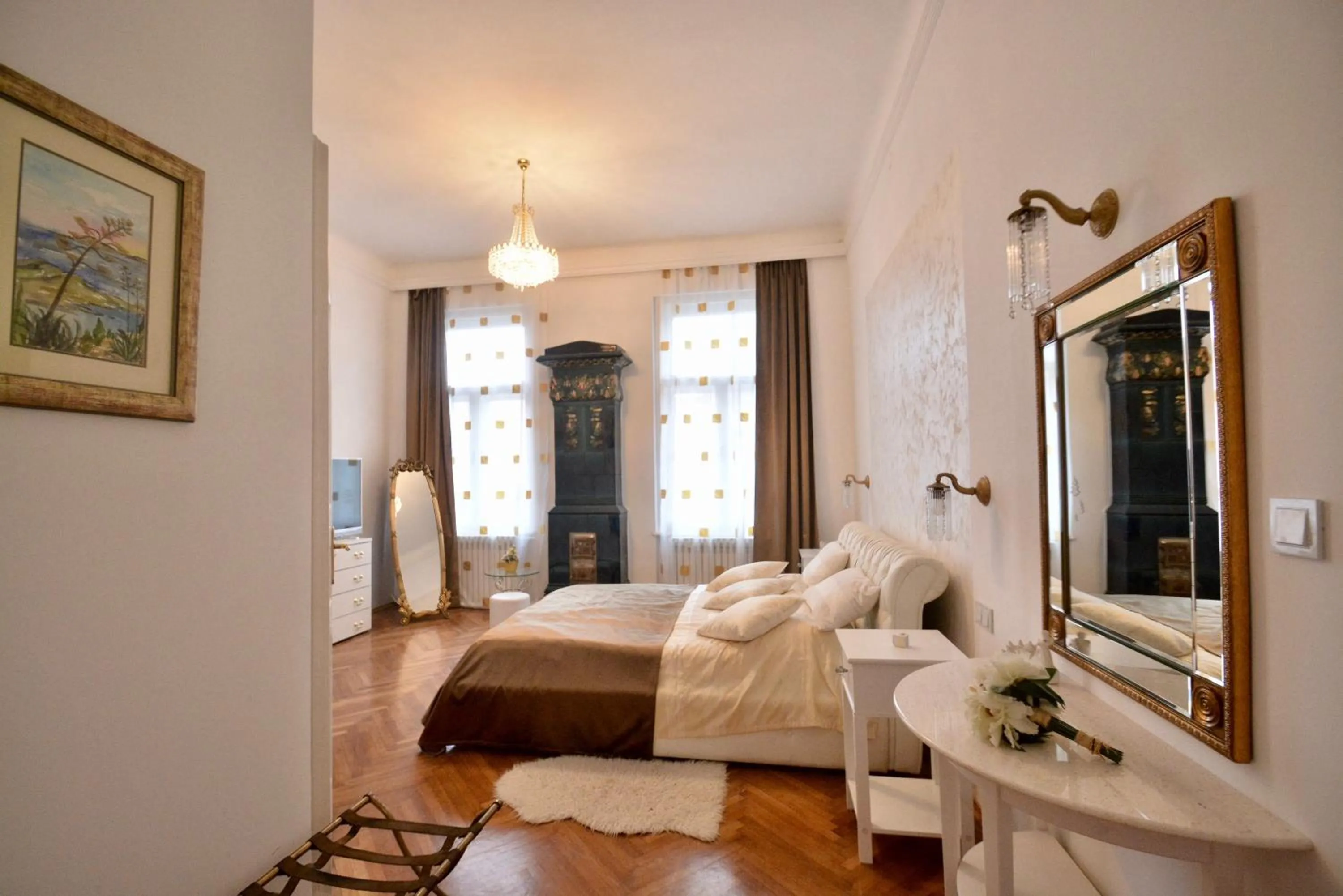 Bedroom, Bed in Rose & Margaret Kallina