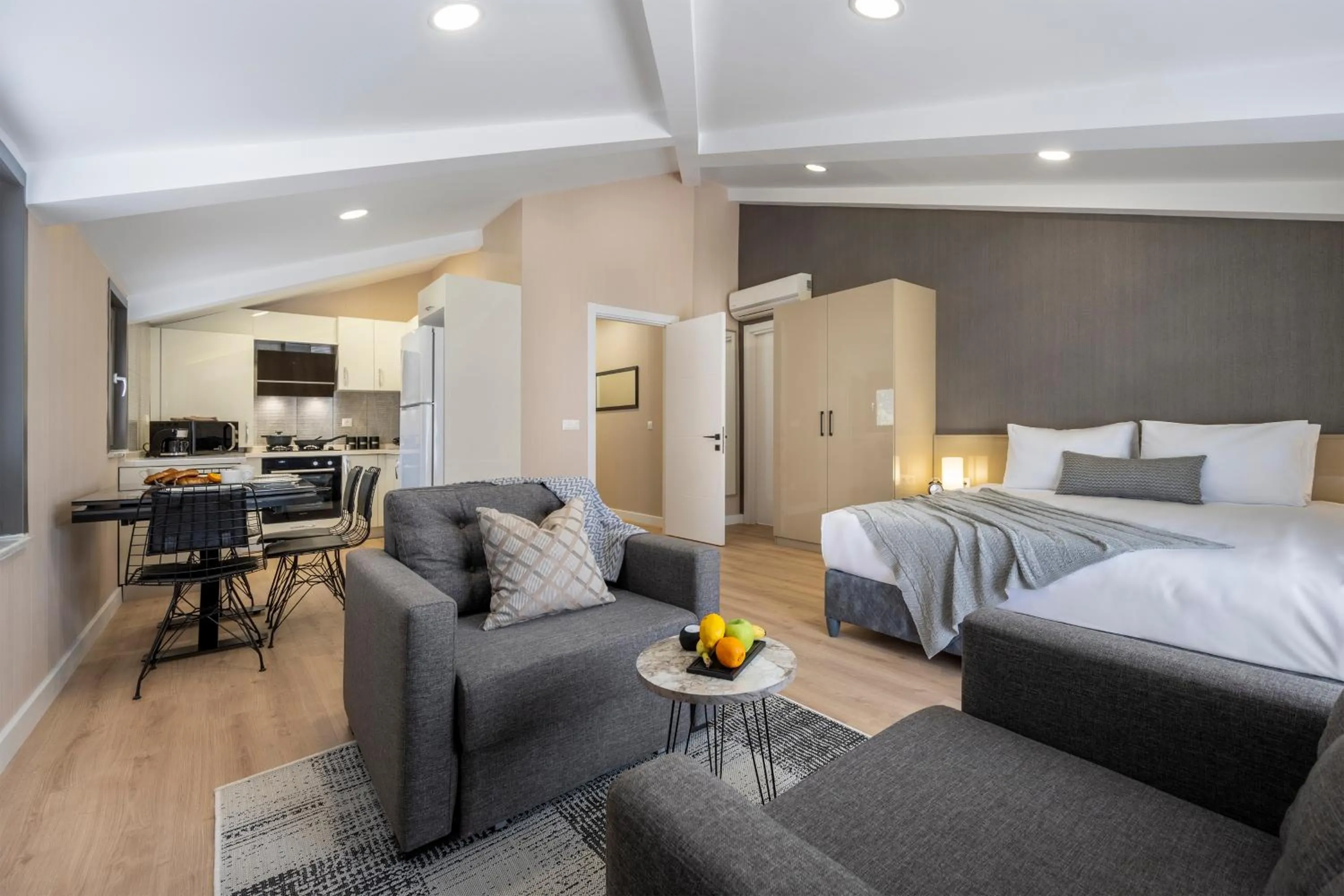 Living room, Bed in Çırağan Apart Bosphorus