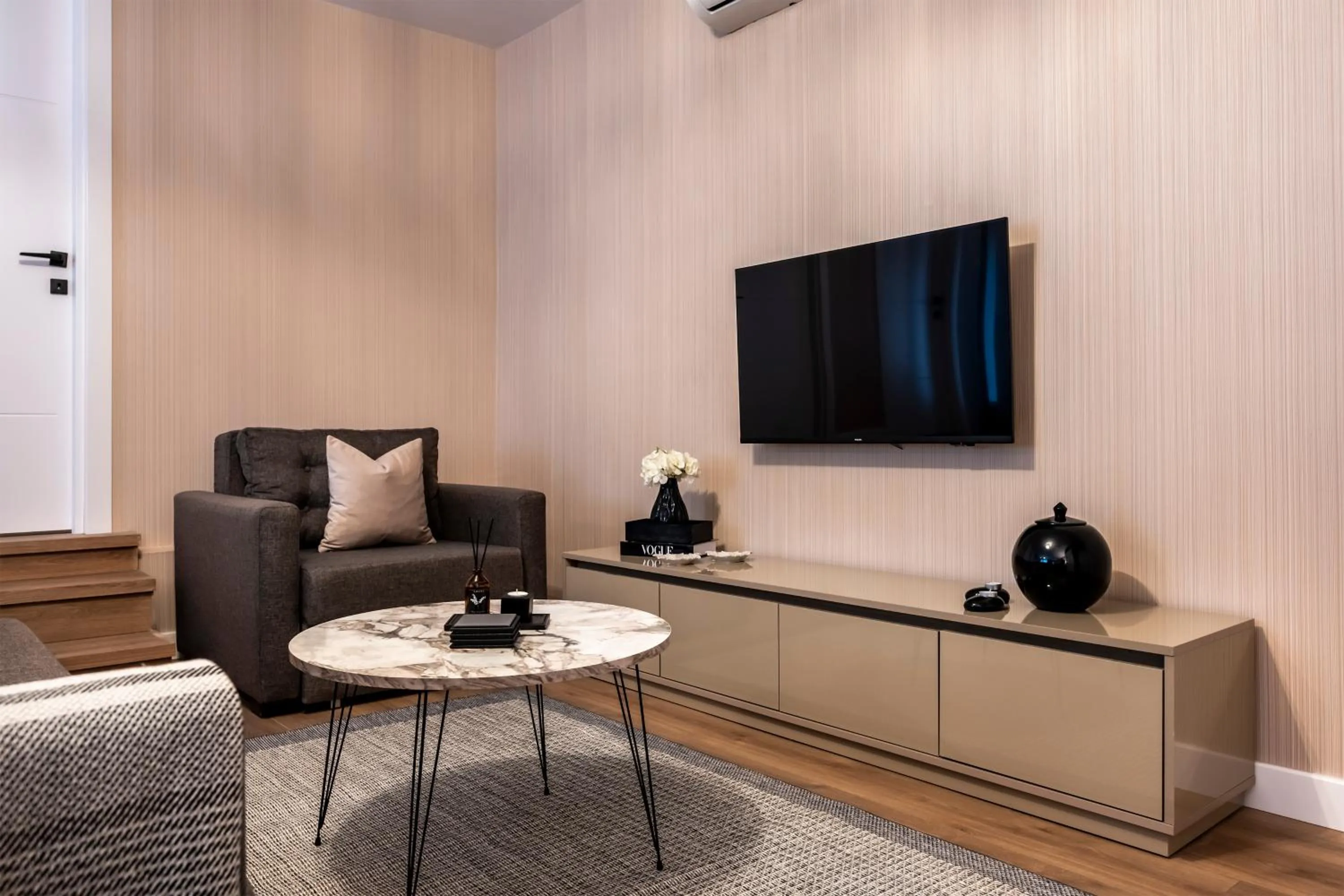 Seating area in Çırağan Apart Bosphorus