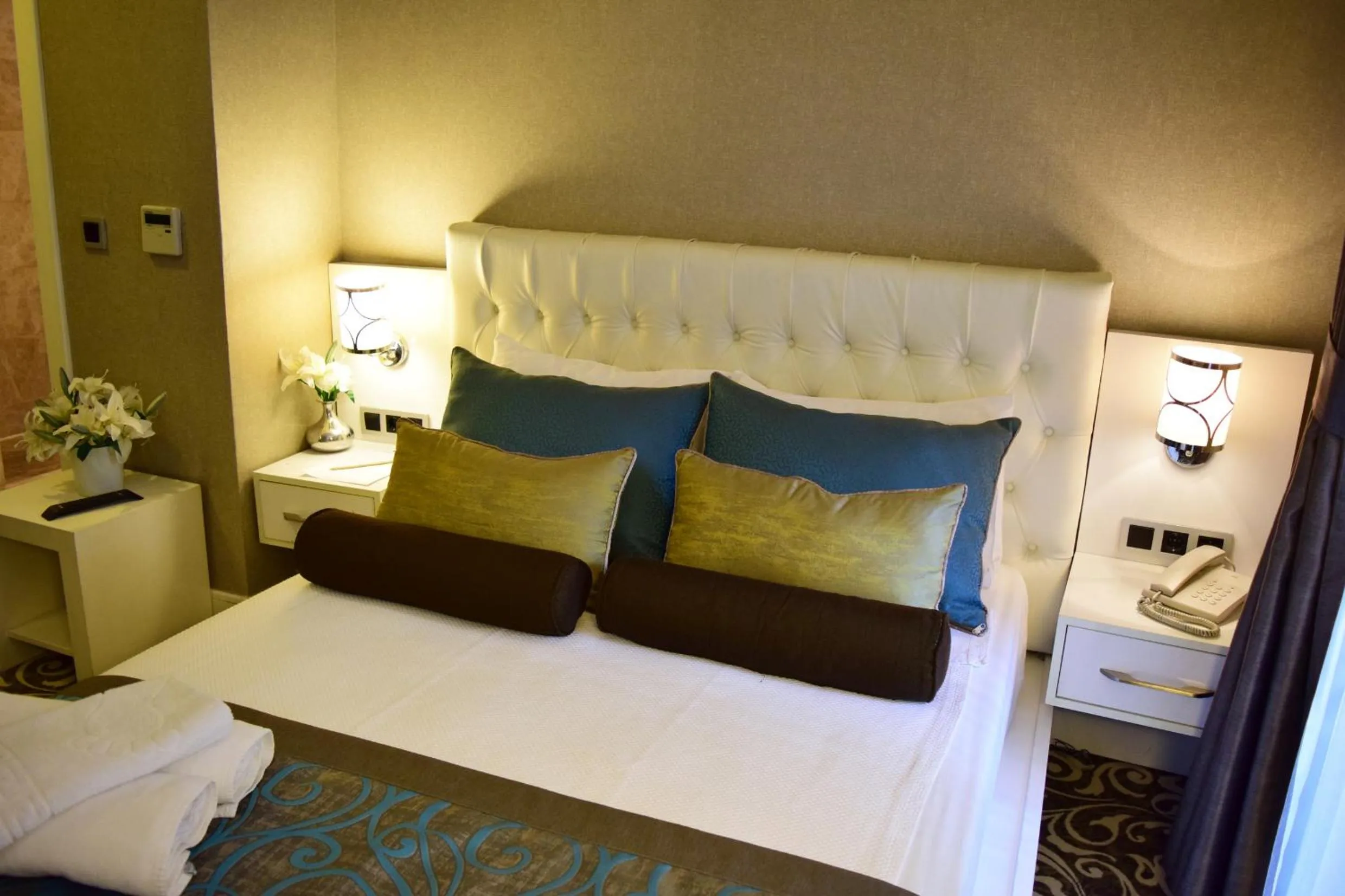 Shower, Bed in Taksim Line Hotel