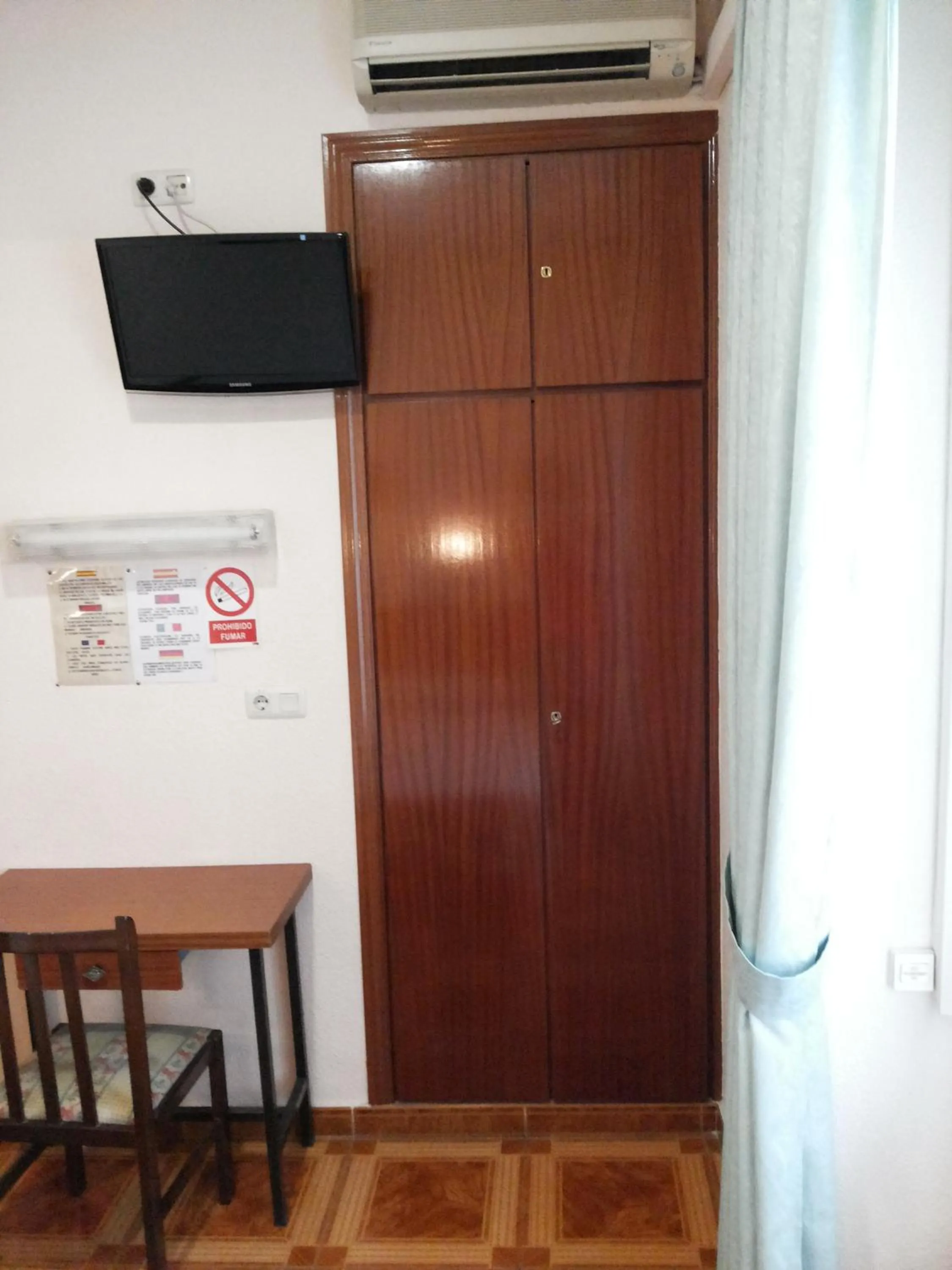 TV and multimedia in Hostal Zamora