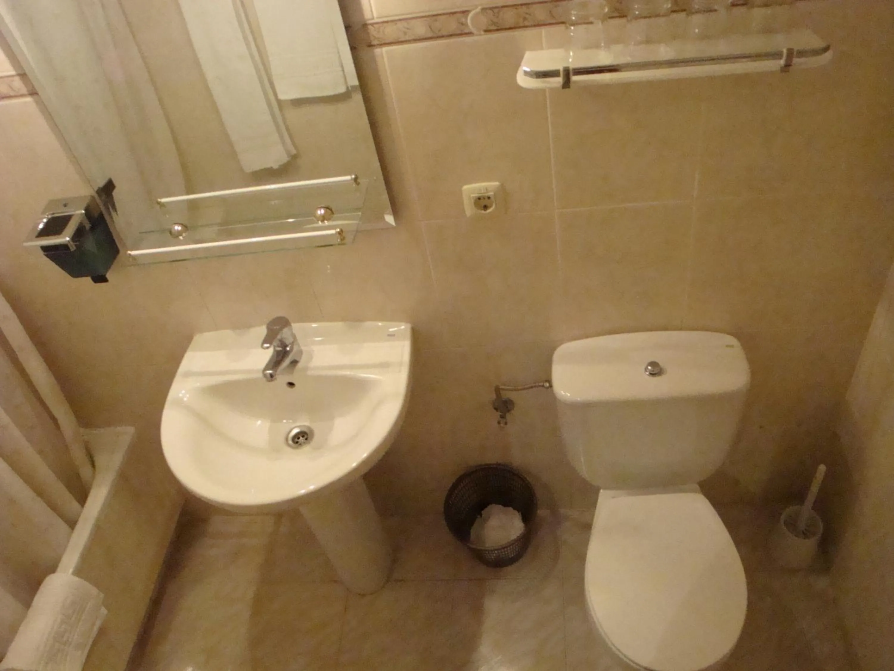 Shower in Hostal Zamora