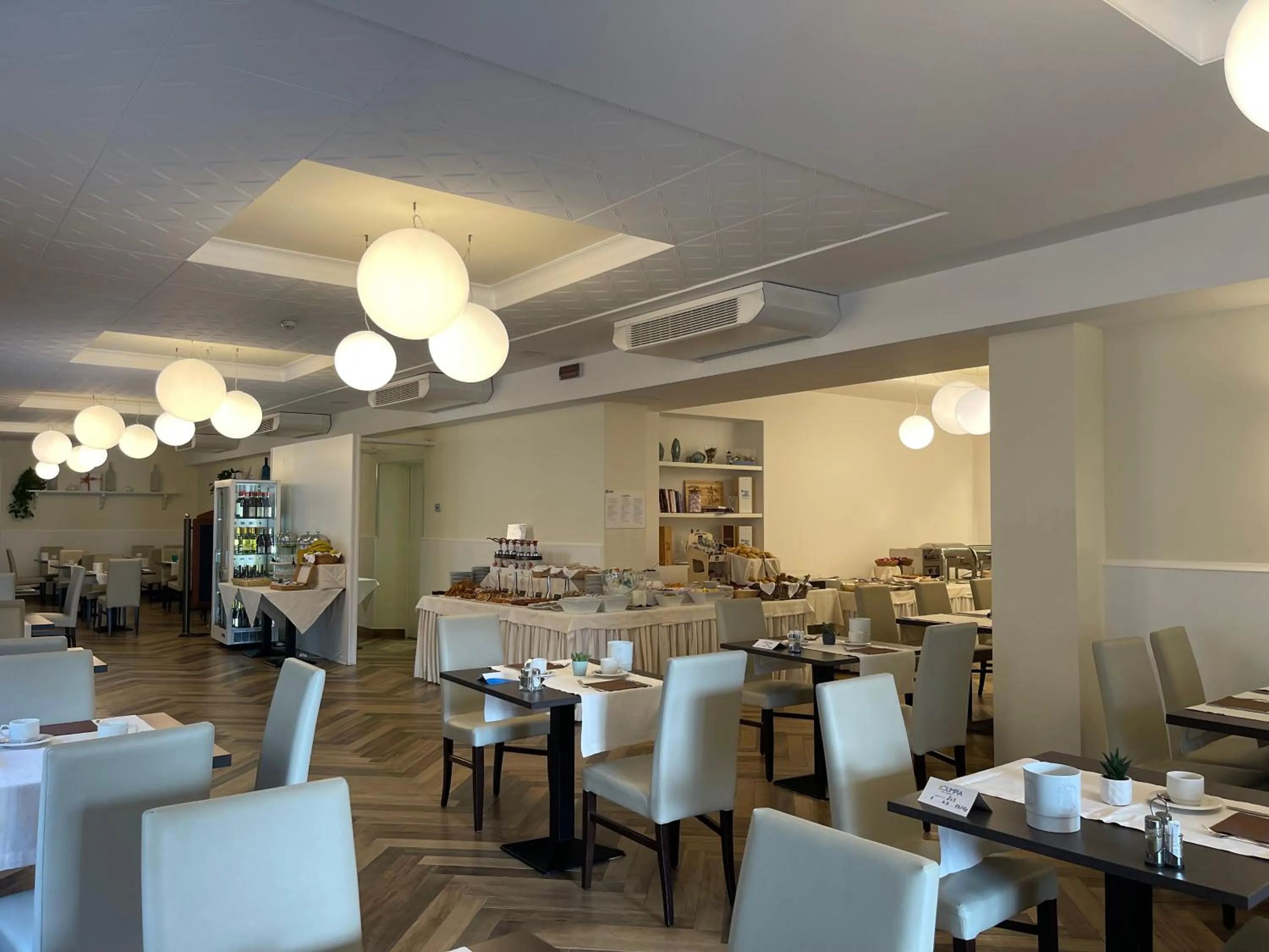 Restaurant/places to eat in Olimpia Hotel & Aparthotel