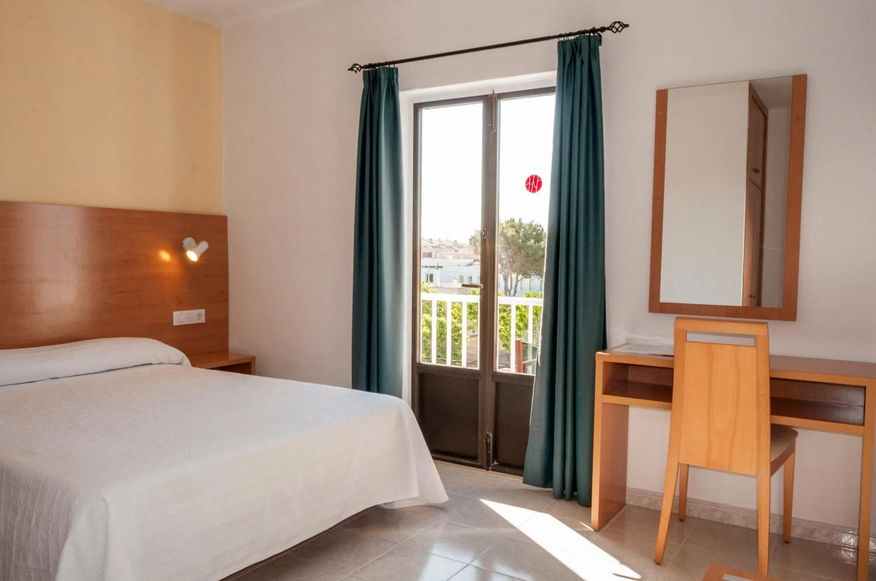 Bedroom, Bed in Hotel Madrid