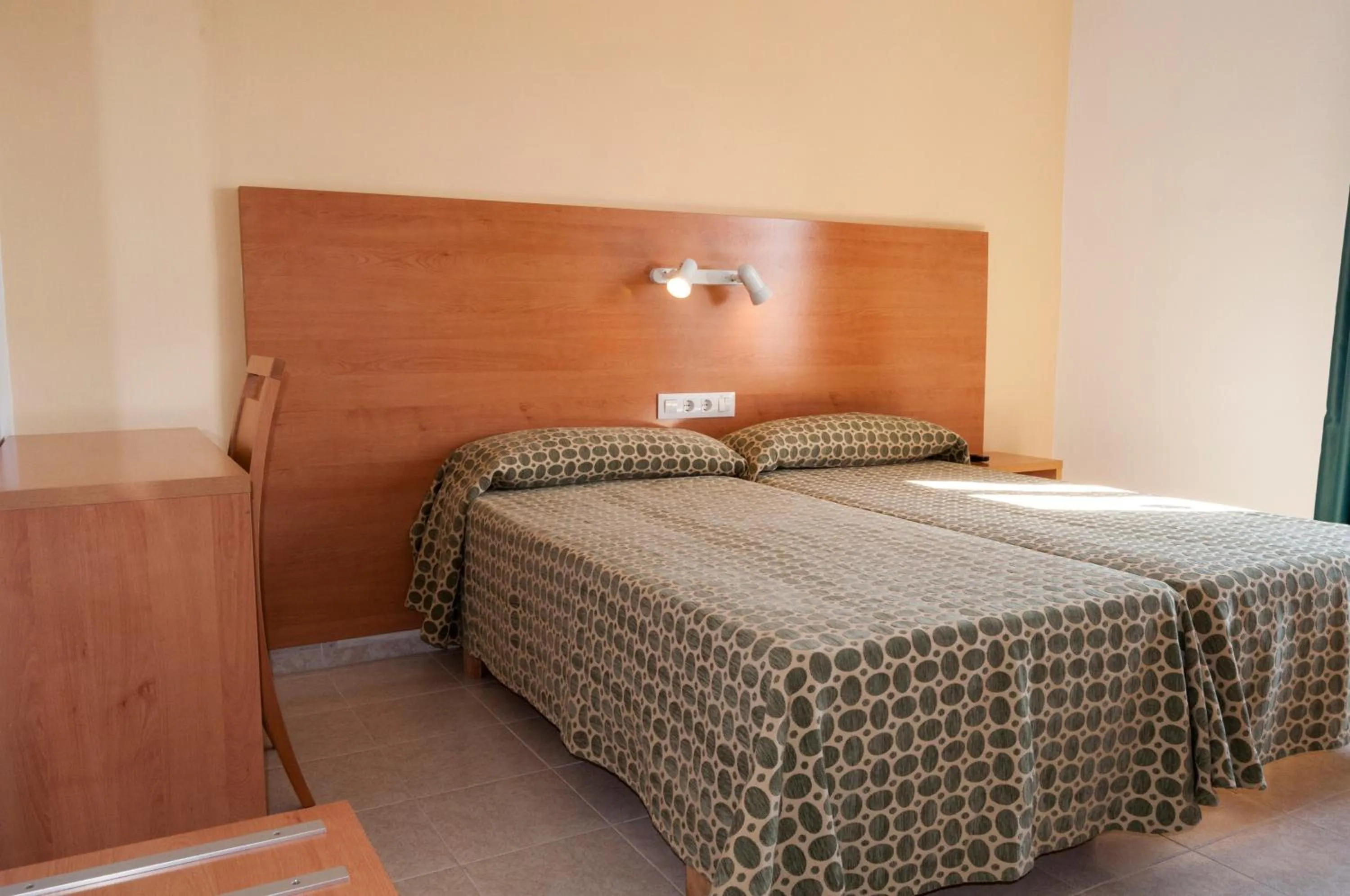 Bedroom, Bed in Hotel Madrid