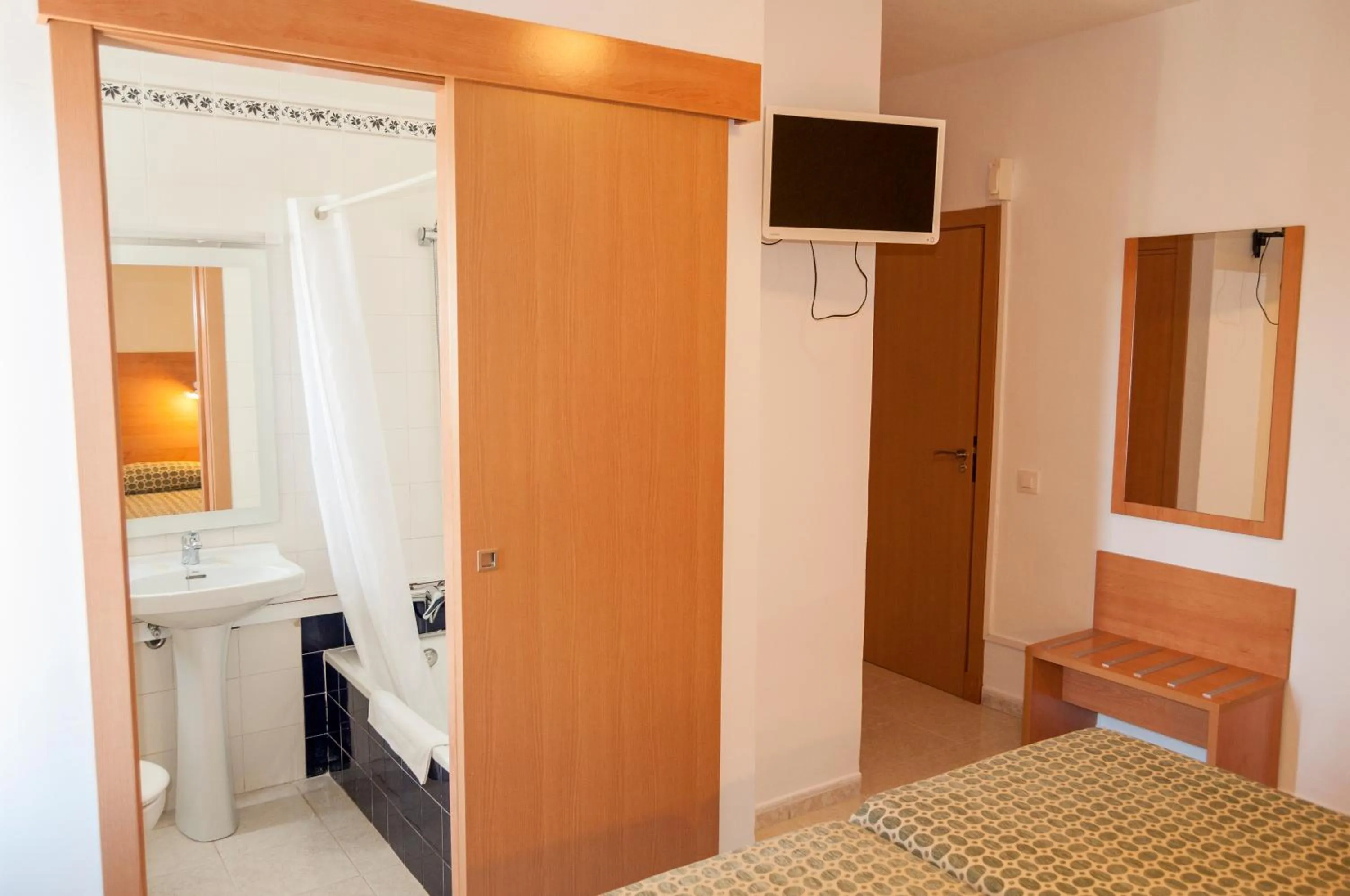 Bedroom, Bed in Hotel Madrid