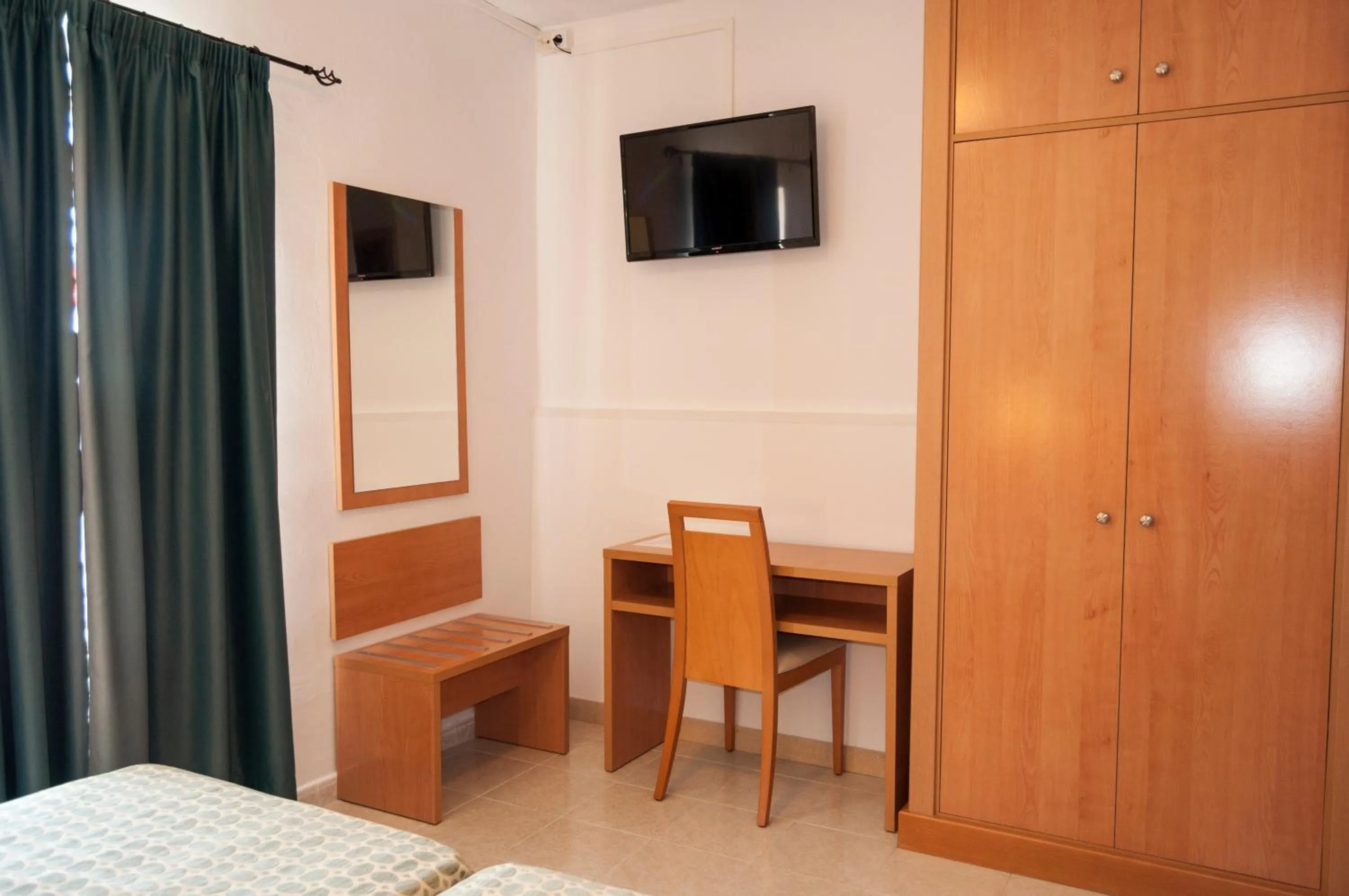 Bedroom, Bed in Hotel Madrid