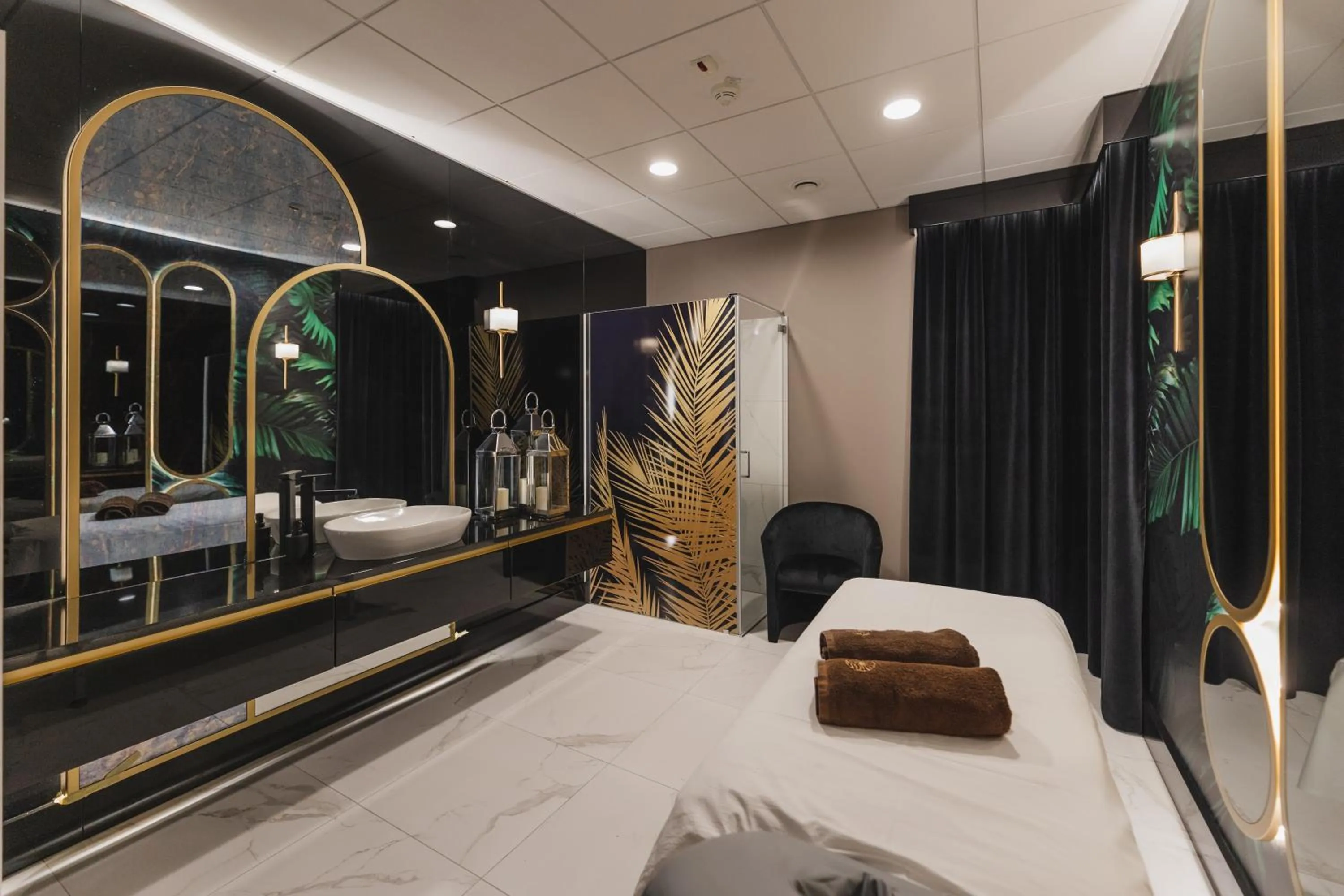 Property building, Bed in Trofana Wellness & SPA