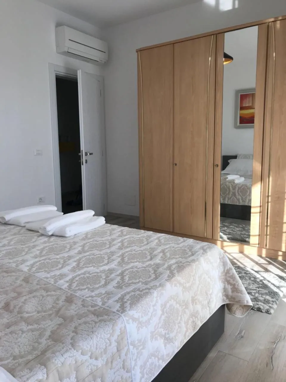 Bed in Brilant Apartament