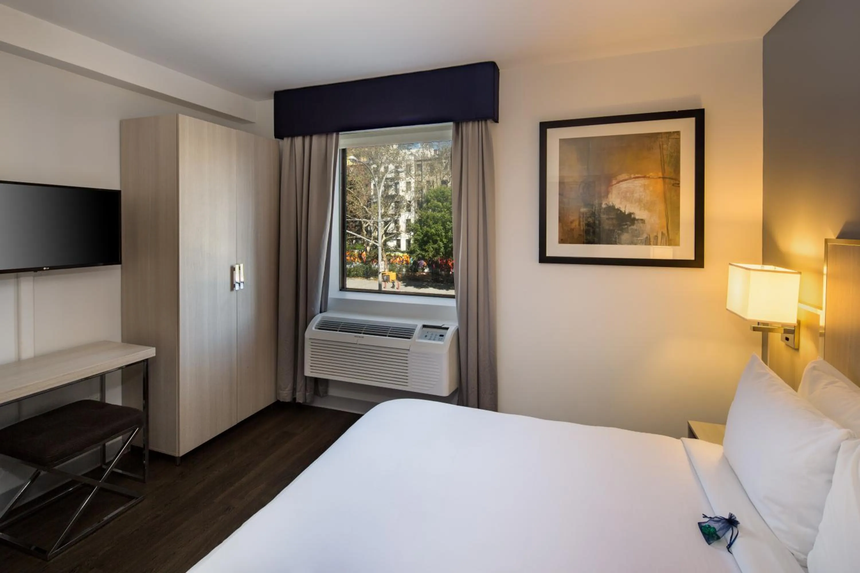 Bedroom, Bed in The Gatsby Hotel