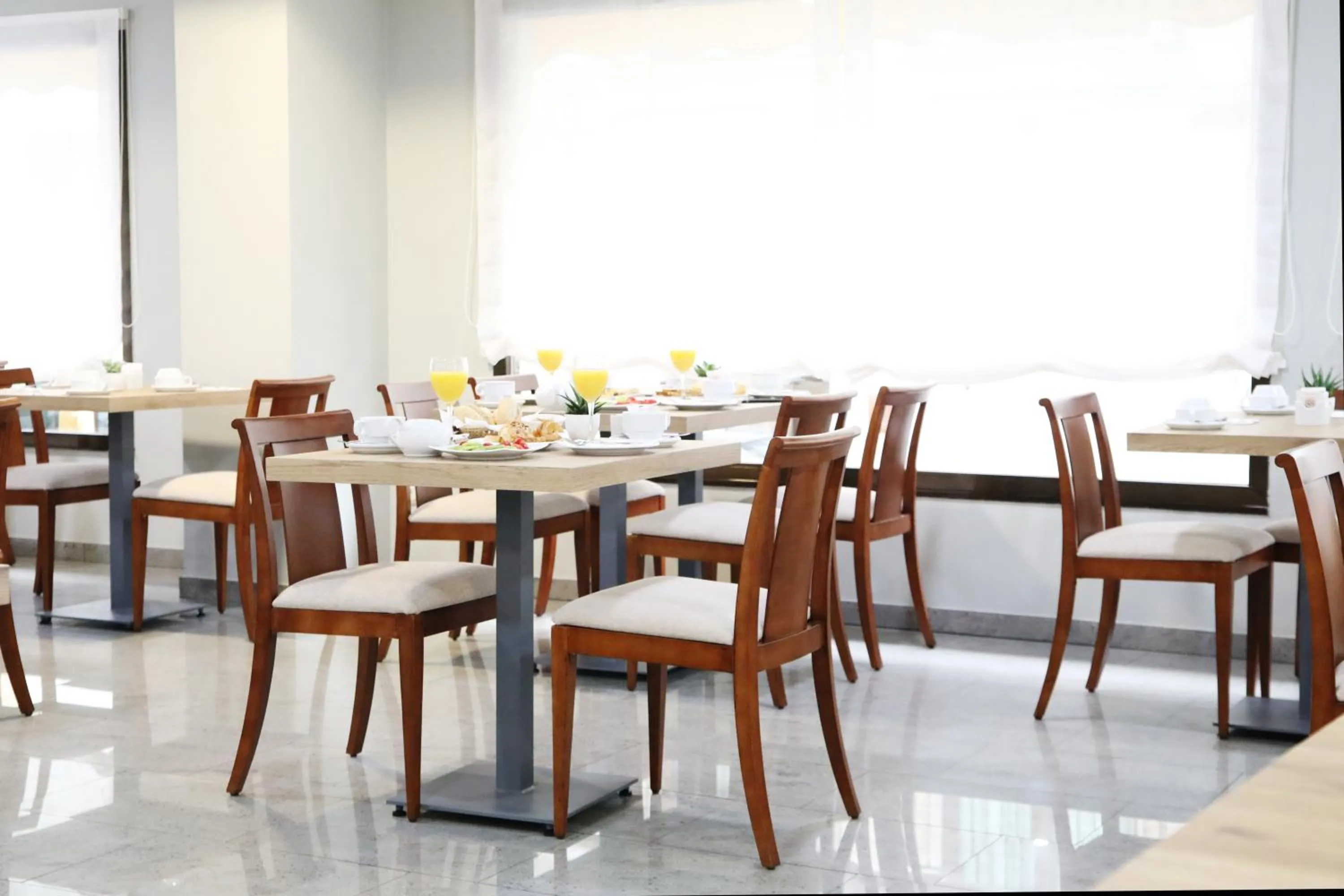 Restaurant/places to eat in Hotel Maruxia *** Superior