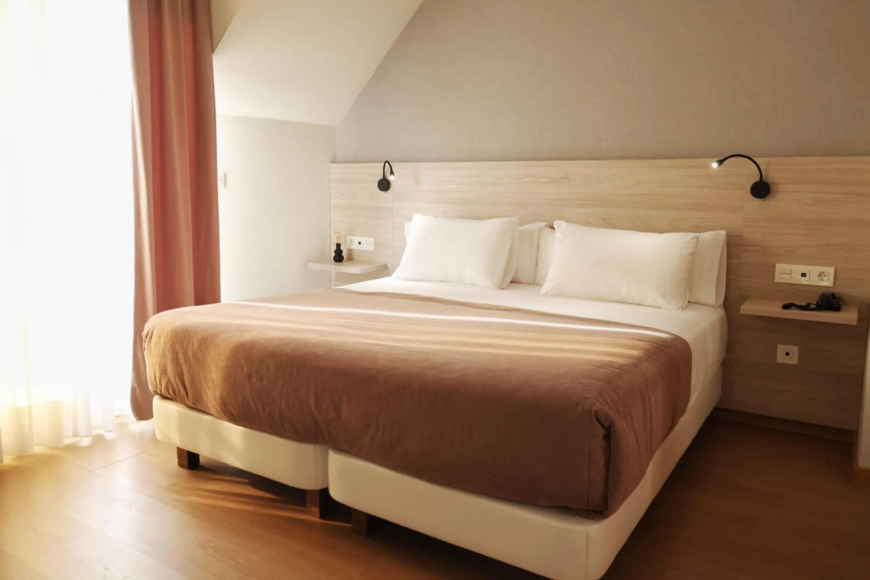 Bedroom, Bed in Hotel Maruxia *** Superior