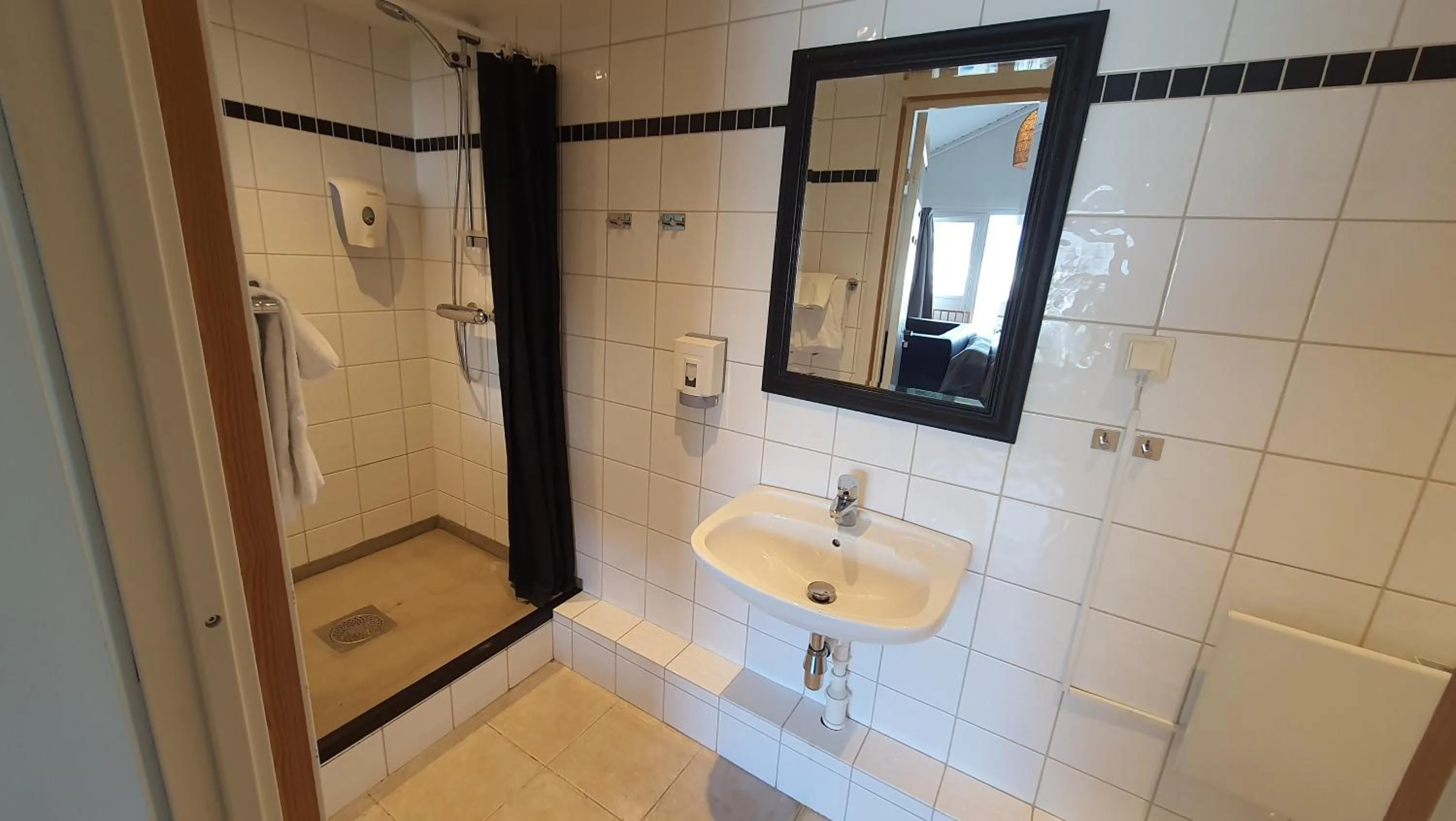 Bathroom in Systra Hotel Apartments Sjøholt