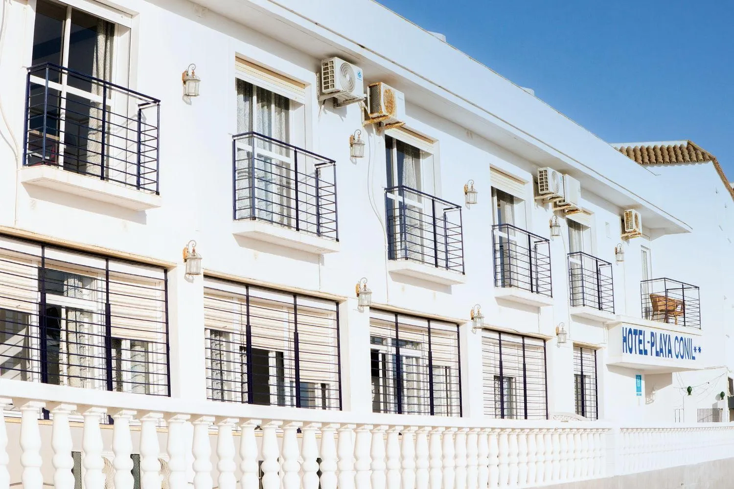Property building in Hotel Playa Conil - Beachfront Studios & Suites
