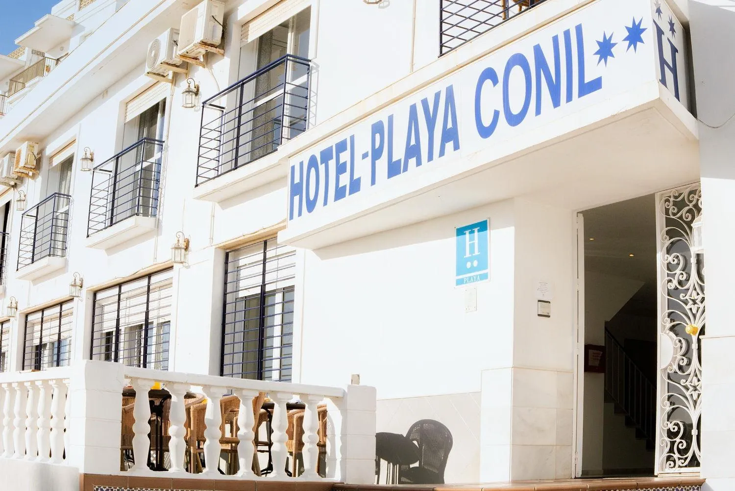 Property building in Hotel Playa Conil - Beachfront Studios & Suites